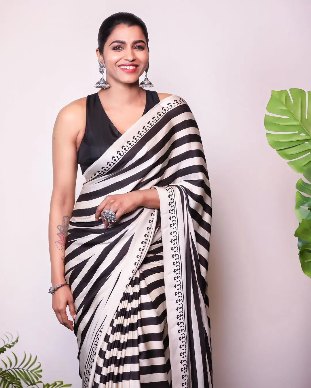 Sai Dhanshika Mesmerizing looks in Saree