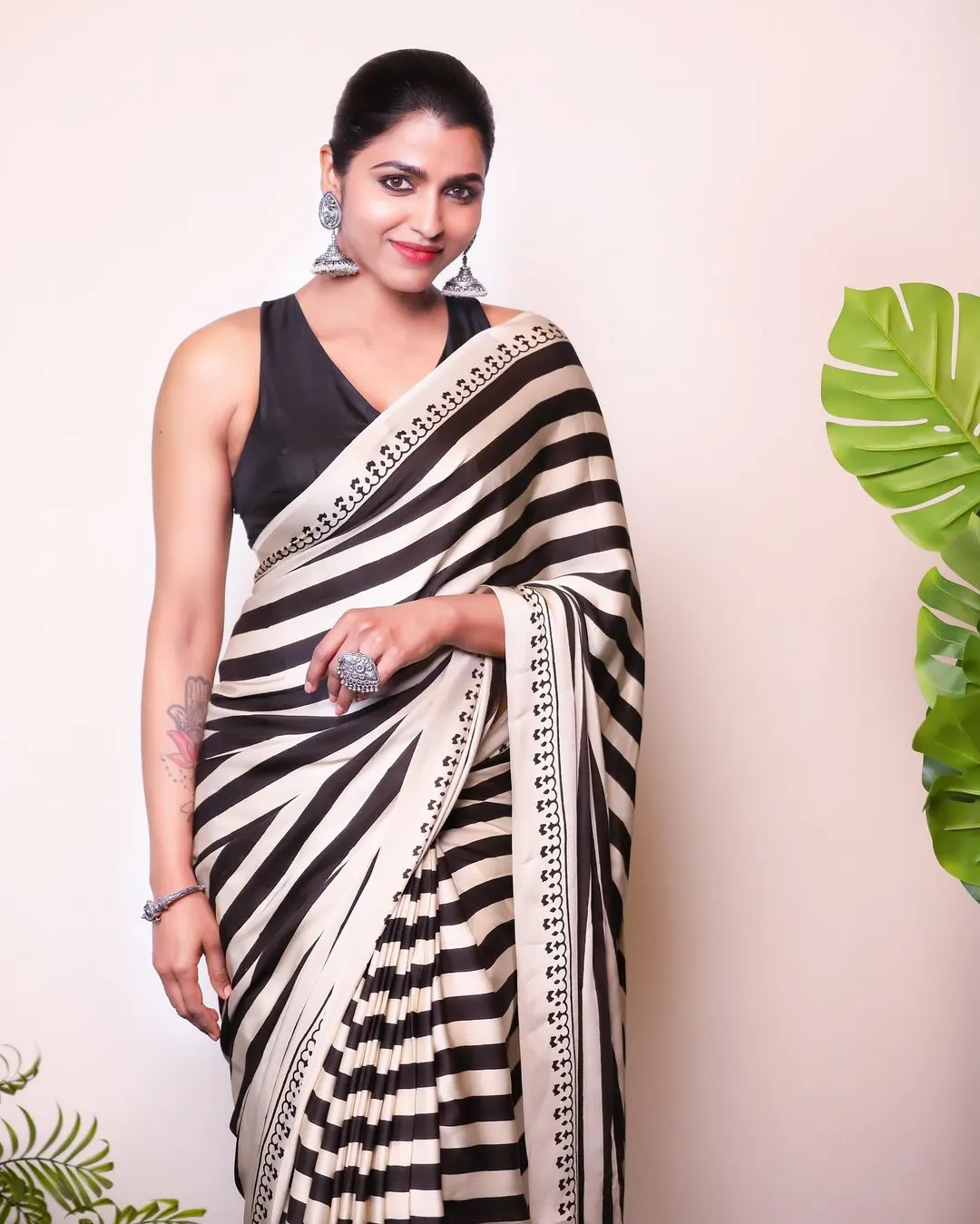 Sai Dhanshika Mesmerizing looks in Saree