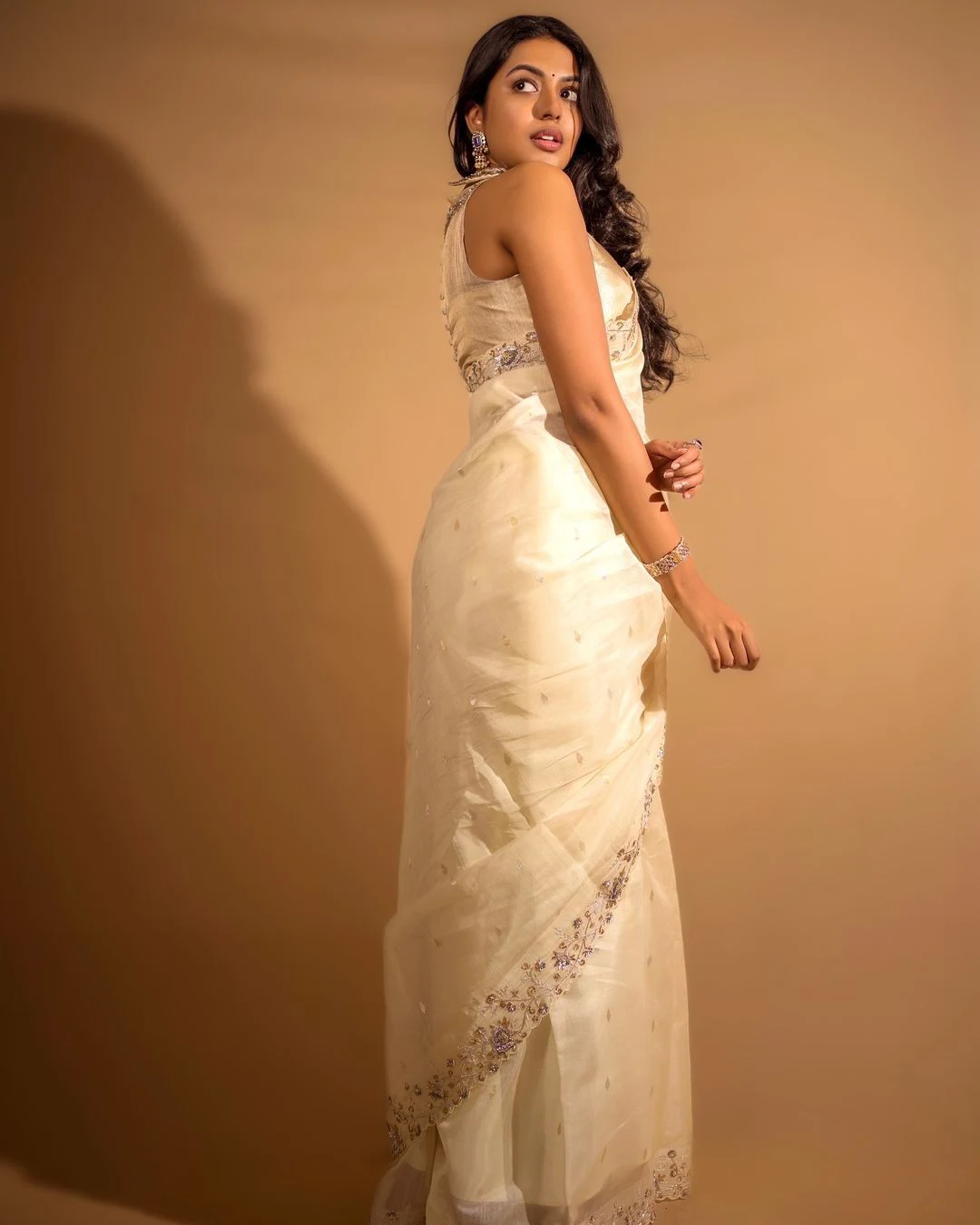 Shivani Rajashekar Stunning Looks in Saree