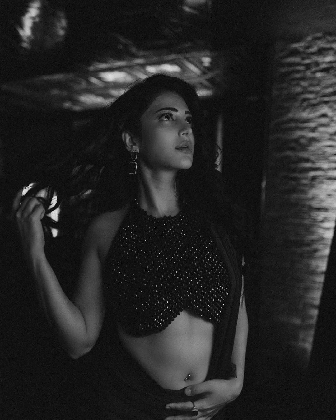 Shruti Haasan Sizzling Photos in Saree