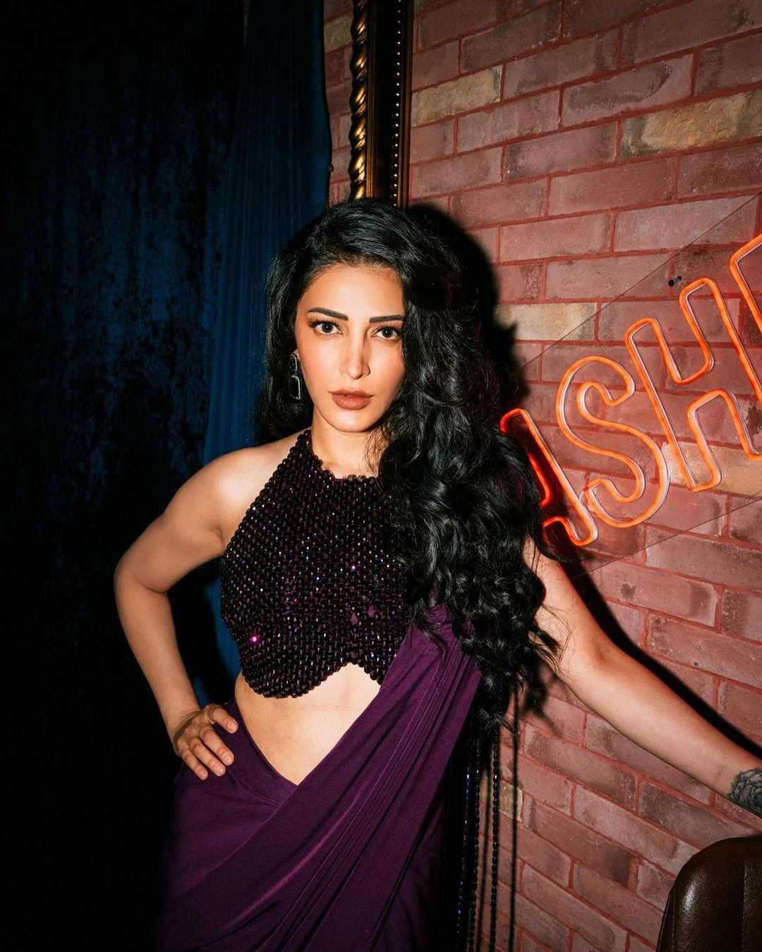 Shruti Haasan Sizzling Photos in Saree