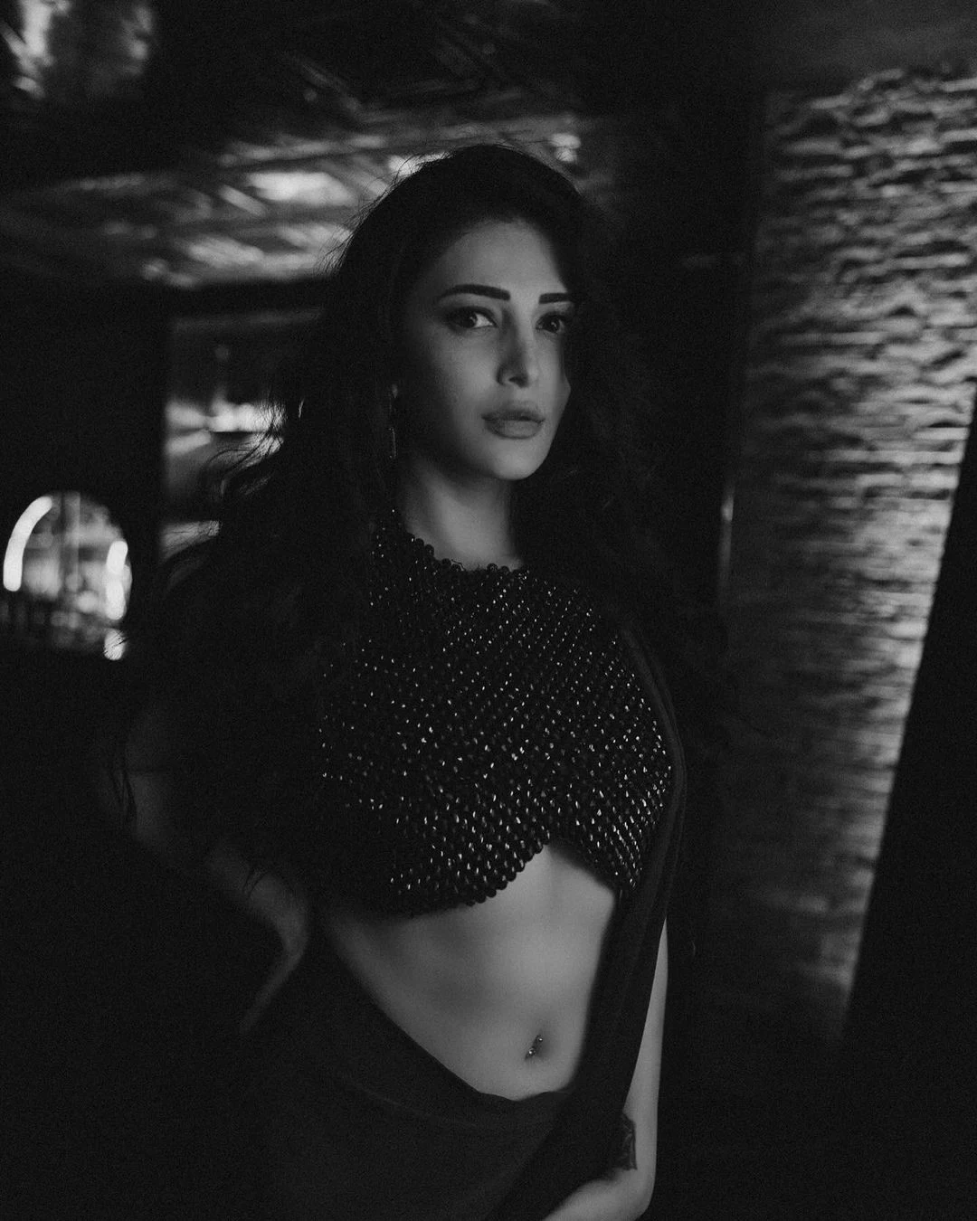 Shruti Haasan Sizzling Photos in Saree