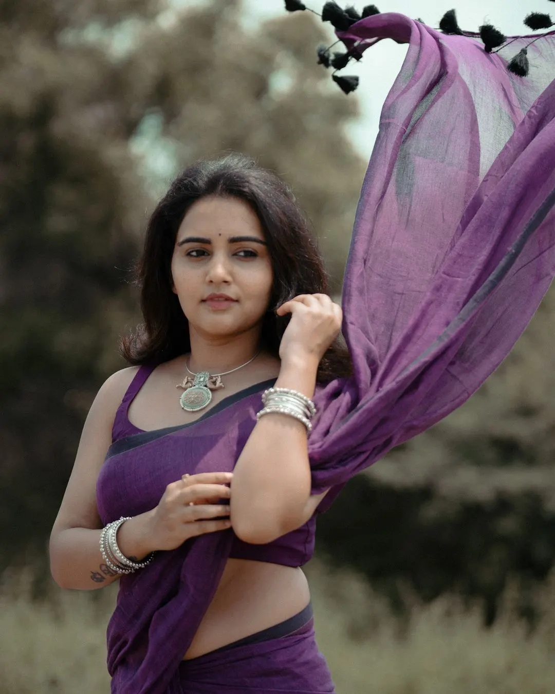 Soniya Singh Stunning Looks in Saree