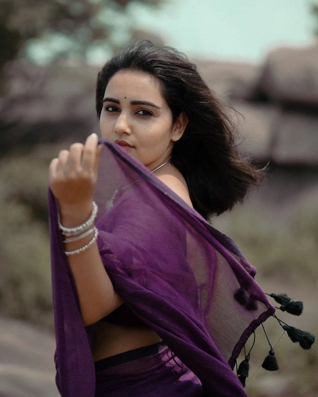 Soniya Singh Stunning Looks in Saree