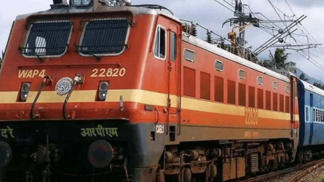 Special Trains : రైల్వే ప్రయాణికులకు గుడ్ న్యూస్.. ఆ మార్గాల్లో స్పెషల్ ట్రైన్స్.. ఎప్పటి నుంచి అంటే.. Special Trains : రైల్వే ప్రయాణికులకు గుడ్ న్యూస్.. ఆ మార్గాల్లో స్పెషల్ ట్రైన్స్.. ఎప్పటి నుంచి అంటే..