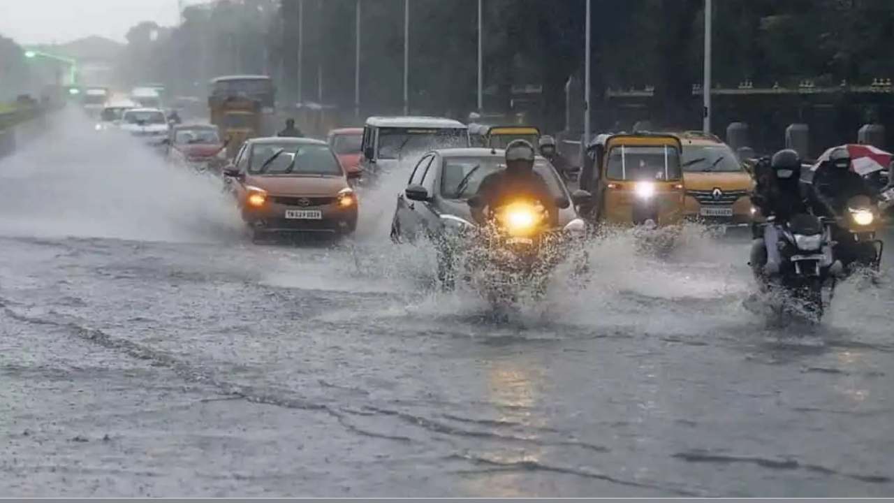 Telangana Rains : తెలంగాణలో 11 జిల్లాలకు భారీ వర్ష సూచన.. ఇవాళ కూడా పలు జిల్లాల్లో స్కూళ్లకు సెలవు Telangana Rains : తెలంగాణలో 11 జిల్లాలకు భారీ వర్ష సూచన.. ఇవాళ కూడా పలు జిల్లాల్లో స్కూళ్లకు సెలవు