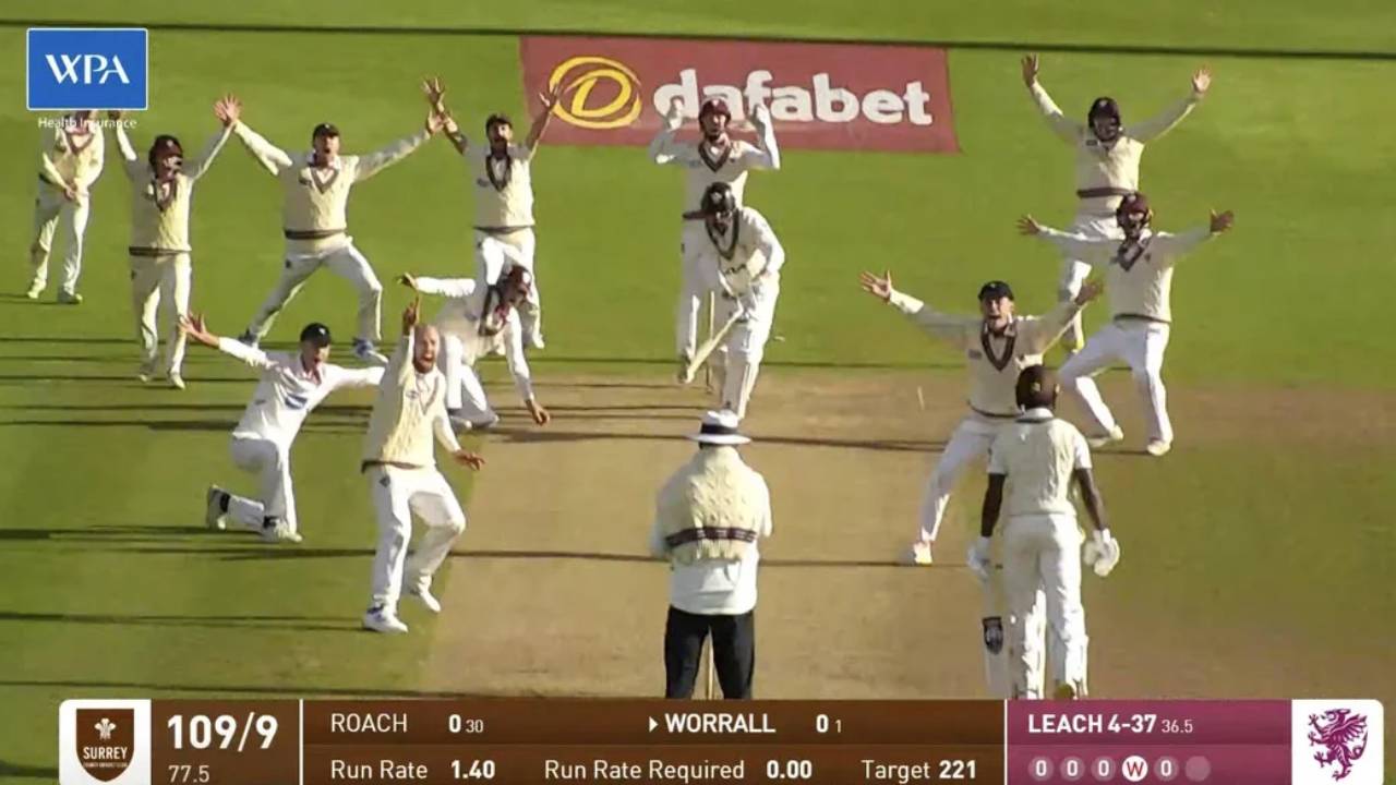 Somerset vs Surrey : మూడు నిమిషాలే ఉన్నాయ్.. ఒక్క వికెట్ కావాలి.. అద్భుత దృశ్యం ఆవిష్కృతం Somerset vs Surrey : మూడు నిమిషాలే ఉన్నాయ్.. ఒక్క వికెట్ కావాలి.. అద్భుత దృశ్యం ఆవిష్కృతం