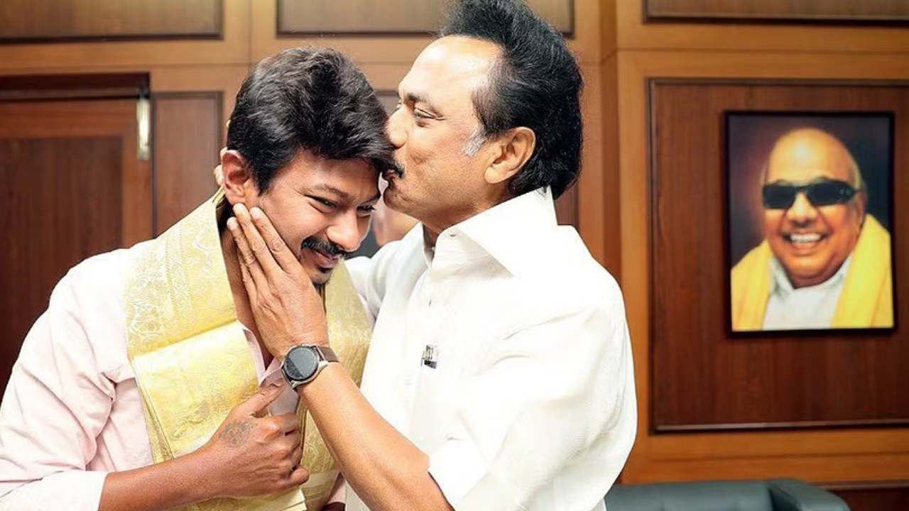 Udhayanidhi: ఎట్టకేలకు ప్రమోషన్.. తమిళనాడు డిప్యూటీ సీఎంగా ఉదయనిధి స్టాలిన్.. ప్రమాణ స్వీకారం ఎప్పుడంటే? Udhayanidhi: ఎట్టకేలకు ప్రమోషన్.. తమిళనాడు డిప్యూటీ సీఎంగా ఉదయనిధి స్టాలిన్.. ప్రమాణ స్వీకారం ఎప్పుడంటే?