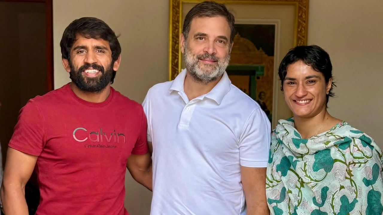 కాంగ్రెస్ పార్టీలోకి రెజ్లర్లు వినేశ్ ఫోగట్, బజరంగ్ పునియా.. హర్యానా అసెంబ్లీ ఎన్నికల్లో పోటీకి రెడీ? కాంగ్రెస్ పార్టీలోకి రెజ్లర్లు వినేశ్ ఫోగట్, బజరంగ్ పునియా.. హర్యానా అసెంబ్లీ ఎన్నికల్లో పోటీకి రెడీ?