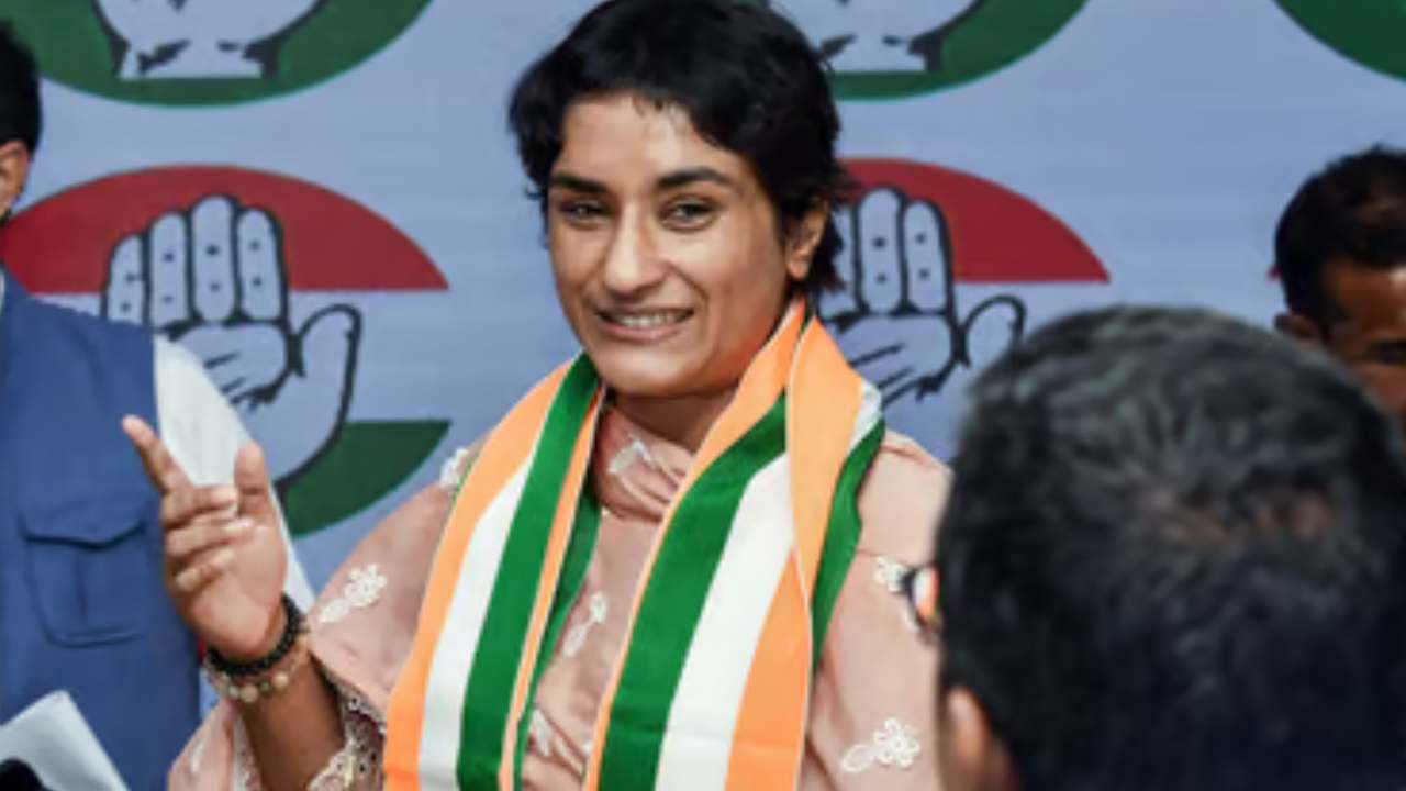 Congress : హర్యానాలో కాంగ్రెస్ అభ్యర్థుల తొలి జాబితా విడుదల.. జులానా బరిలో వినేశ్ ఫొగాట్ Congress : హర్యానాలో కాంగ్రెస్ అభ్యర్థుల తొలి జాబితా విడుదల.. జులానా బరిలో వినేశ్ ఫొగాట్