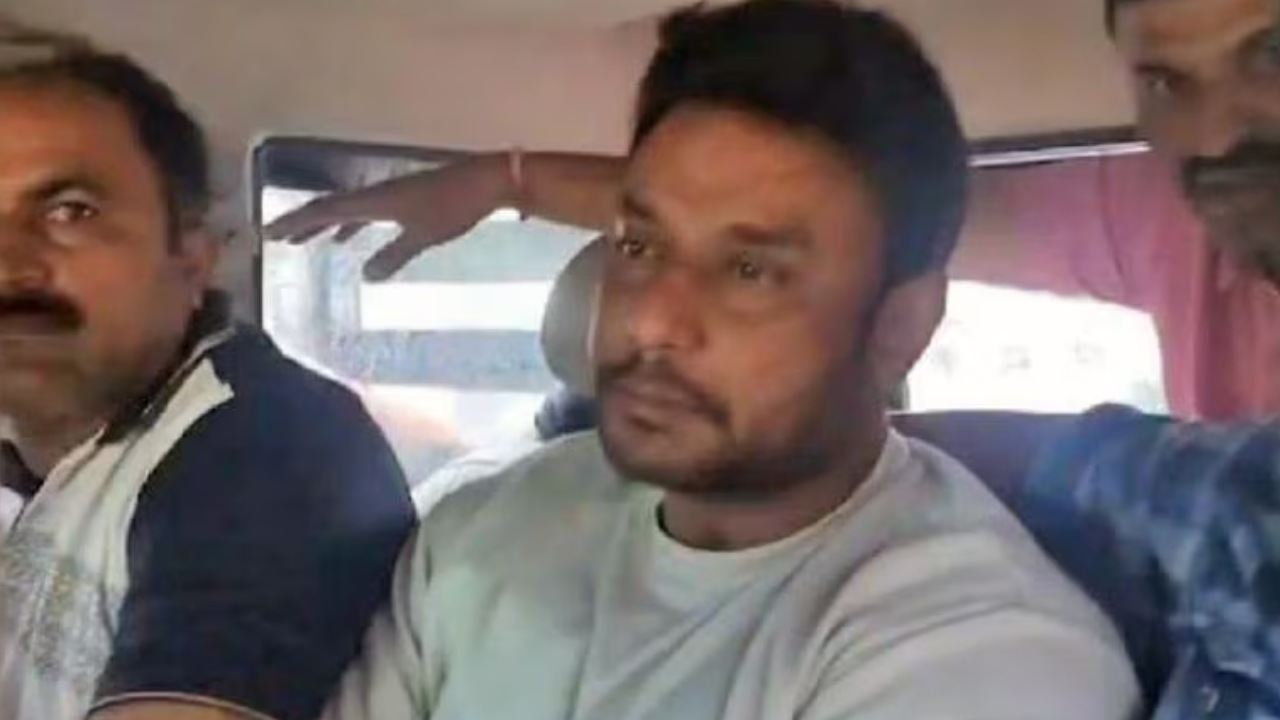 Darshan : రేణుకస్వామి హత్య కేసులో ఆ ముగ్గురికి బెయిల్.. హీరో మాత్రం ఇంకా జైల్లోనే.. Darshan : రేణుకస్వామి హత్య కేసులో ఆ ముగ్గురికి బెయిల్.. హీరో మాత్రం ఇంకా జైల్లోనే..