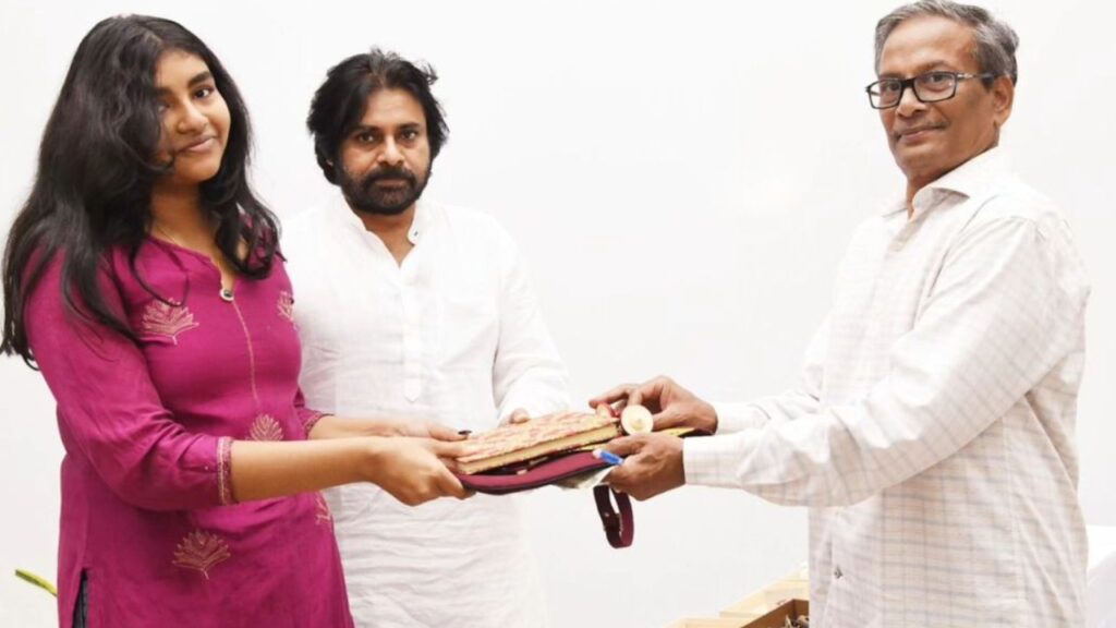 Pawan Kalyan Shopping for her Daughter Aadya Photos goes Viral