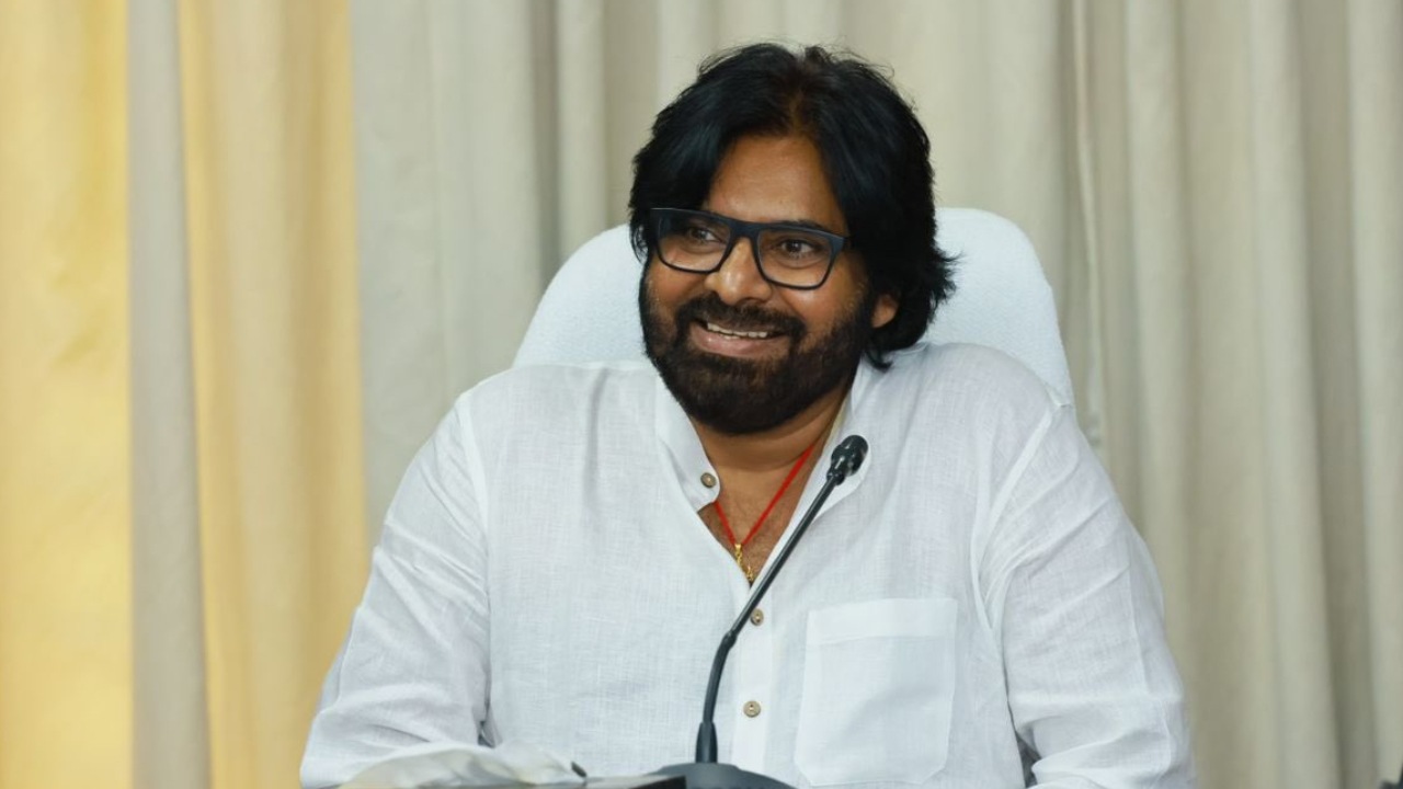 Pawan Kalyan : వైసీపీ వాళ్ళలాగా సినిమా వాళ్ళని మేము కష్టపెట్టం.. పవన్ సంచలన ట్వీట్.. అప్పటి రోజులను గుర్తుచేసుకొని.. Pawan Kalyan : వైసీపీ వాళ్ళలాగా సినిమా వాళ్ళని మేము కష్టపెట్టం.. పవన్ సంచలన ట్వీట్.. అప్పటి రోజులను గుర్తుచేసుకొని..
