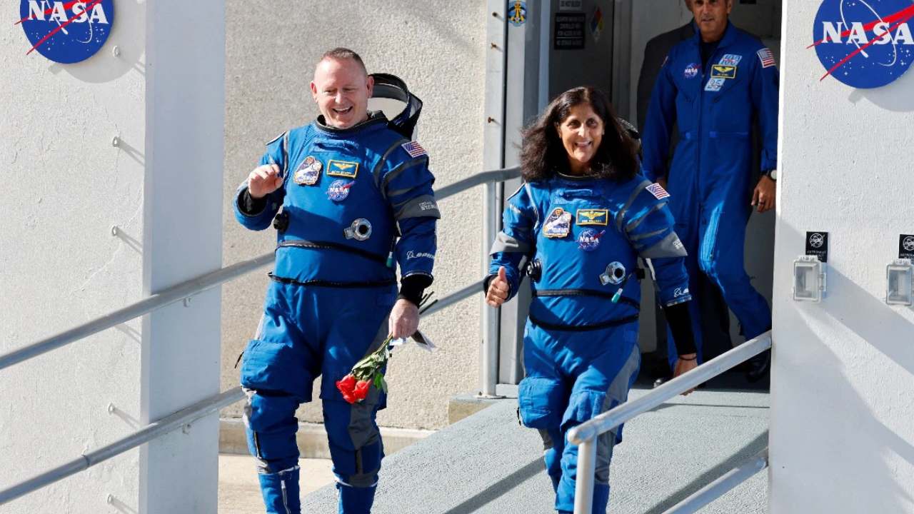 sunita williams: సునీతా విలియమ్స్ను భూమిపైకి తీసుకొచ్చేందుకు నాసా ఏం చేస్తుందో తెలుసా? sunita williams: సునీతా విలియమ్స్ను భూమిపైకి తీసుకొచ్చేందుకు నాసా ఏం చేస్తుందో తెలుసా?
