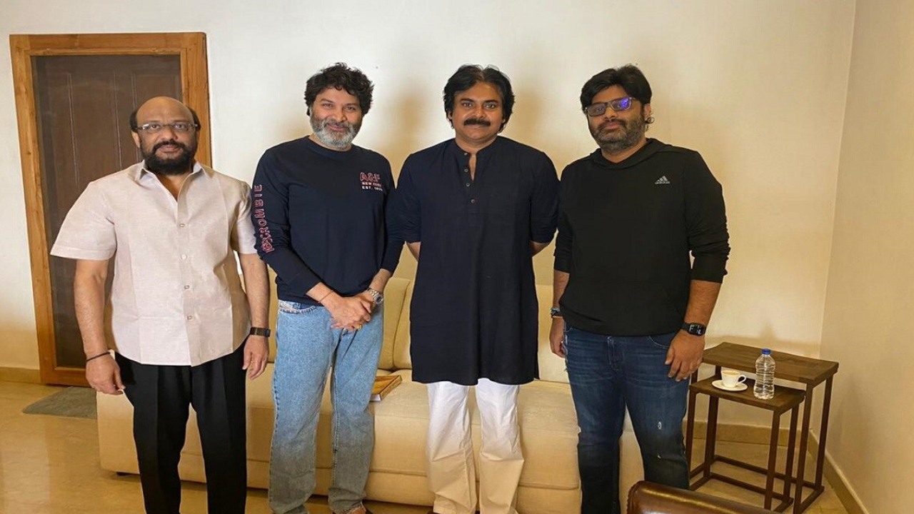 Trivikram – Naga Vamsi : తెలుగు రాష్ట్రాలకు త్రివిక్రమ్, పవన్ నిర్మాతలు సాయం.. ఎంతంటే..? Trivikram – Naga Vamsi : తెలుగు రాష్ట్రాలకు త్రివిక్రమ్, పవన్ నిర్మాతలు సాయం.. ఎంతంటే..?