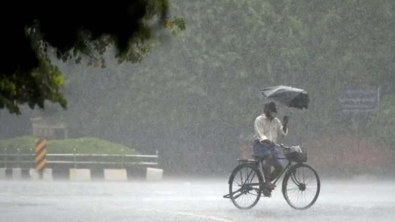 AP Rains: ఏపీకి మళ్లీ వర్షం ముప్పు.. బంగాళాఖాతంలో మరో వాయుగుండం..! ఆ జిల్లాల్లో భారీ వర్షాలకు చాన్స్.. AP Rains: ఏపీకి మళ్లీ వర్షం ముప్పు.. బంగాళాఖాతంలో మరో వాయుగుండం..! ఆ జిల్లాల్లో భారీ వర్షాలకు చాన్స్..