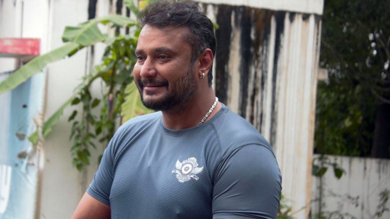 Darshan : అభిమాని హత్య కేసులో.. కన్నడ హీరో దర్శన్కు మధ్యంతర బెయిల్.. Darshan : అభిమాని హత్య కేసులో.. కన్నడ హీరో దర్శన్కు మధ్యంతర బెయిల్..