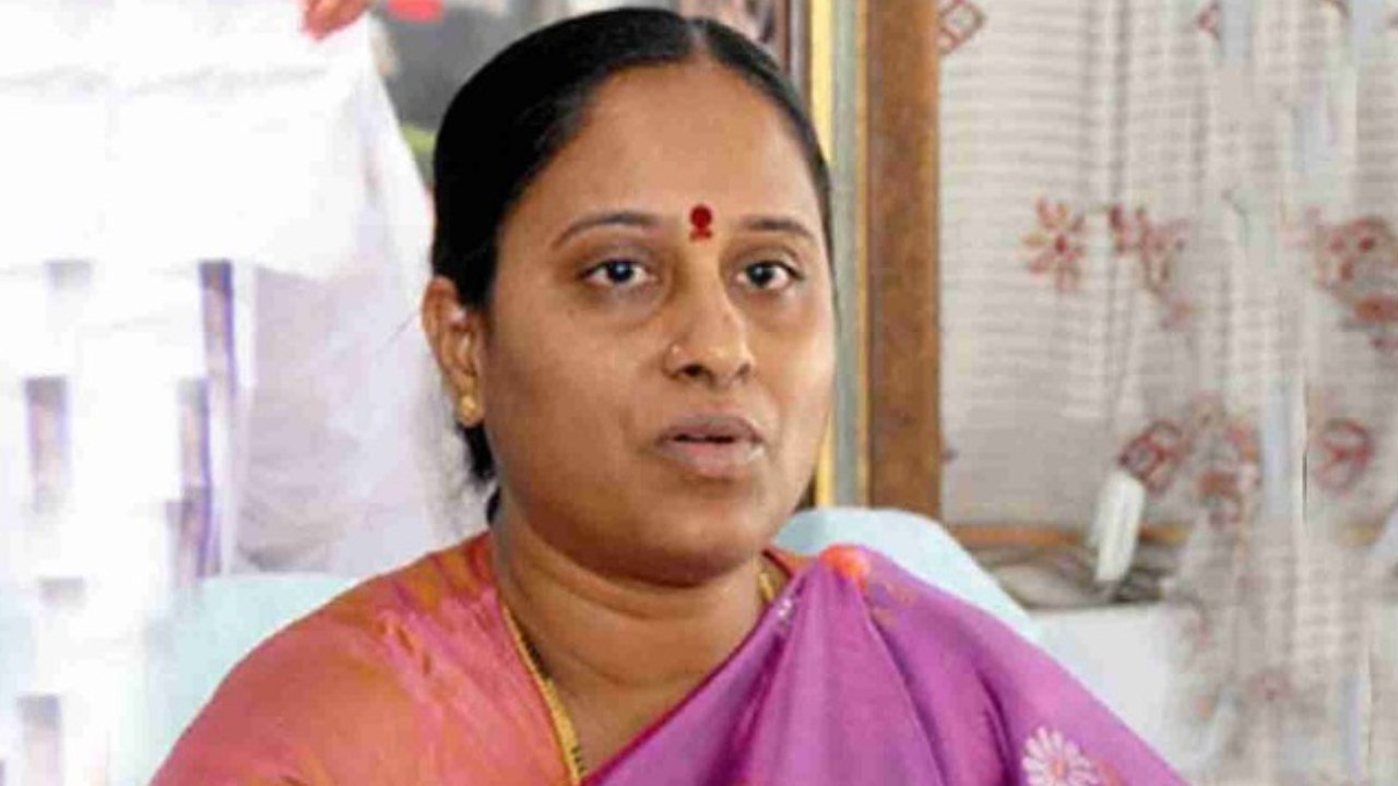 Konda Surekha: కొండా సురేఖను టార్గెట్ చేసింది ఎవరు? Konda Surekha: కొండా సురేఖను టార్గెట్ చేసింది ఎవరు?