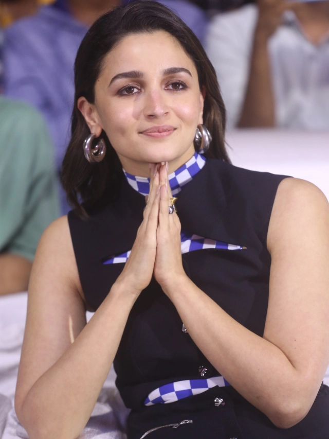 Alia Bhatt Cute Looks
