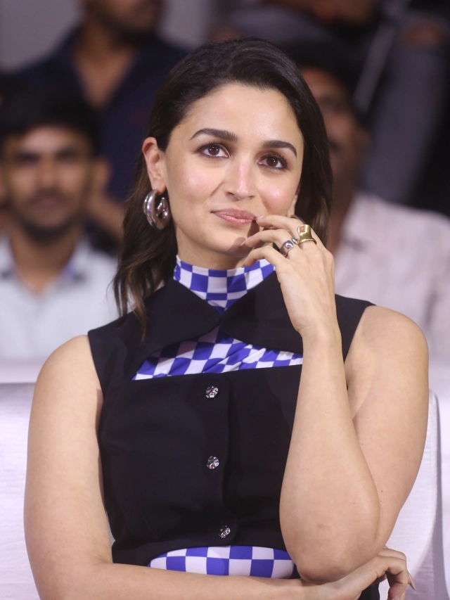 Alia Bhatt Cute Looks