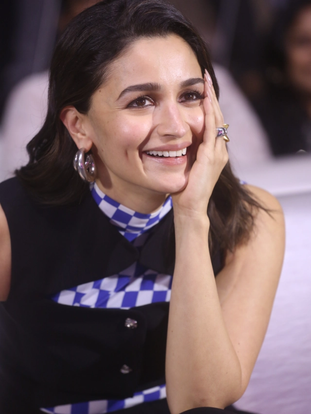 Alia Bhatt Cute Looks