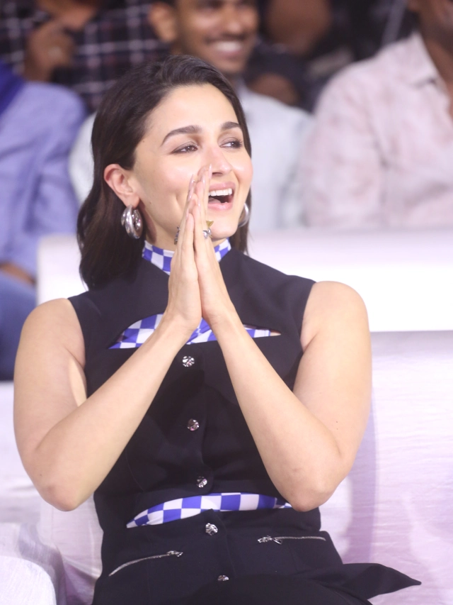 Alia Bhatt Cute Looks