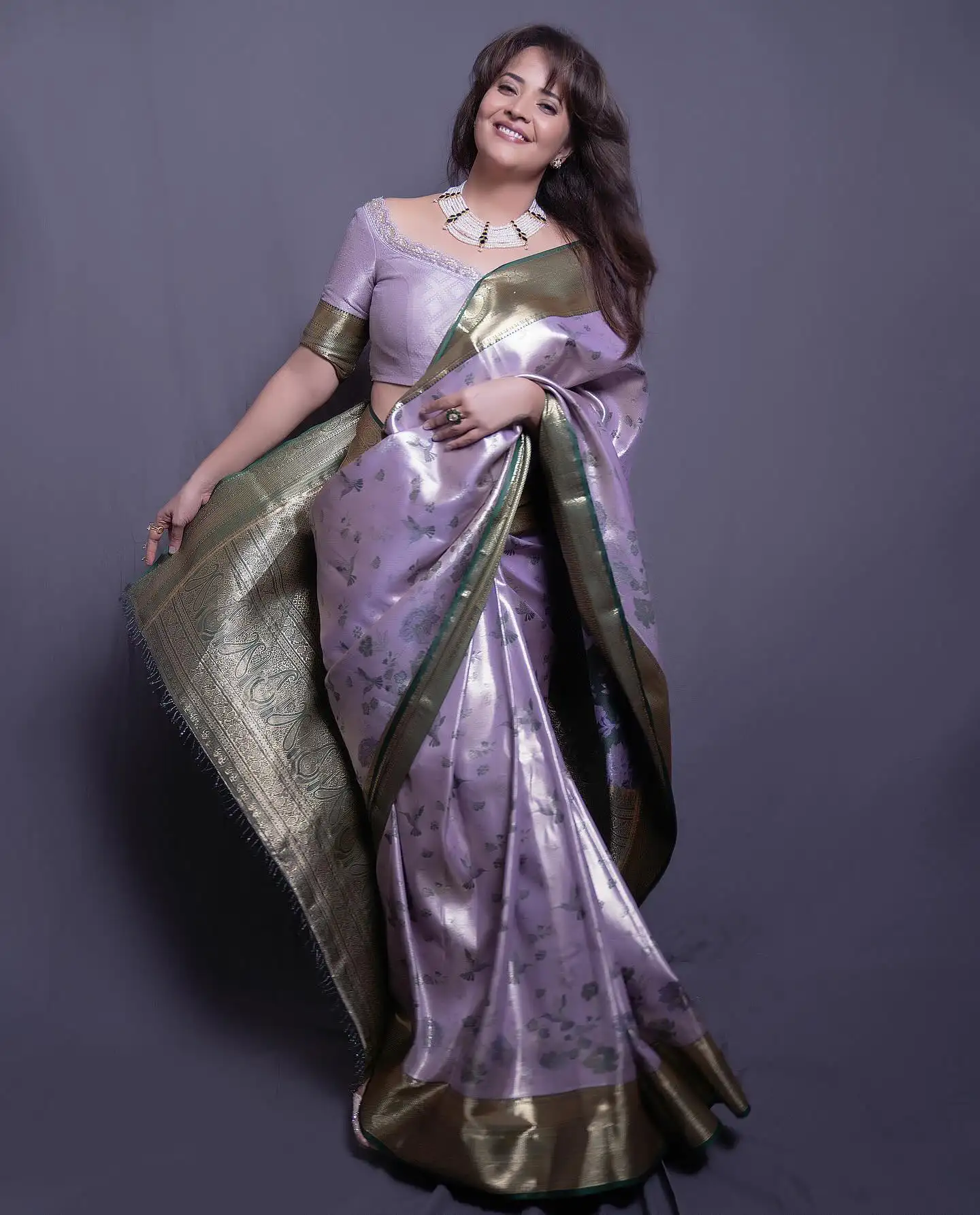 Anasuya Bharadwaj Stunning Looks in Saree
