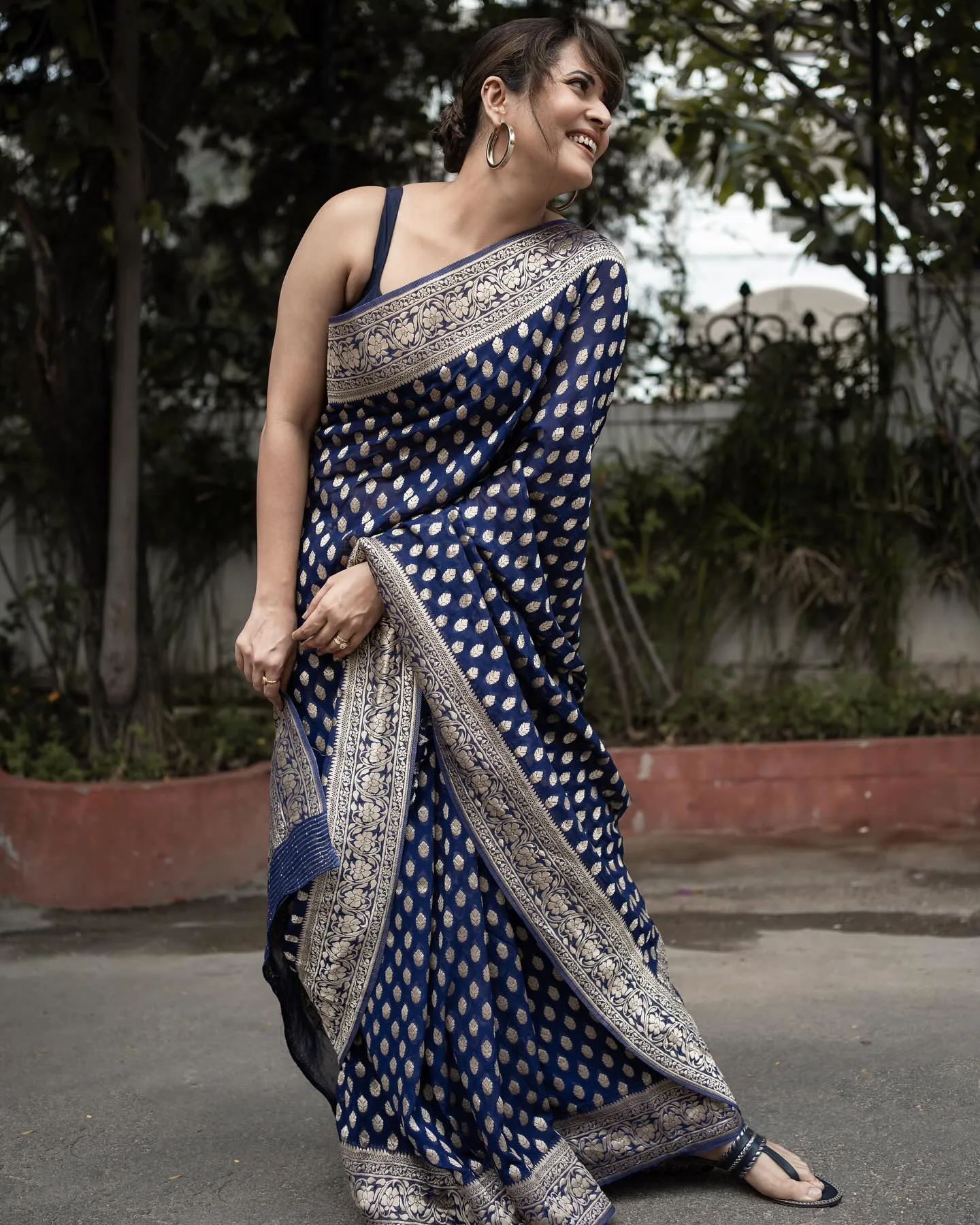 Anasuya Bharadwaj Cute Looks in Saree