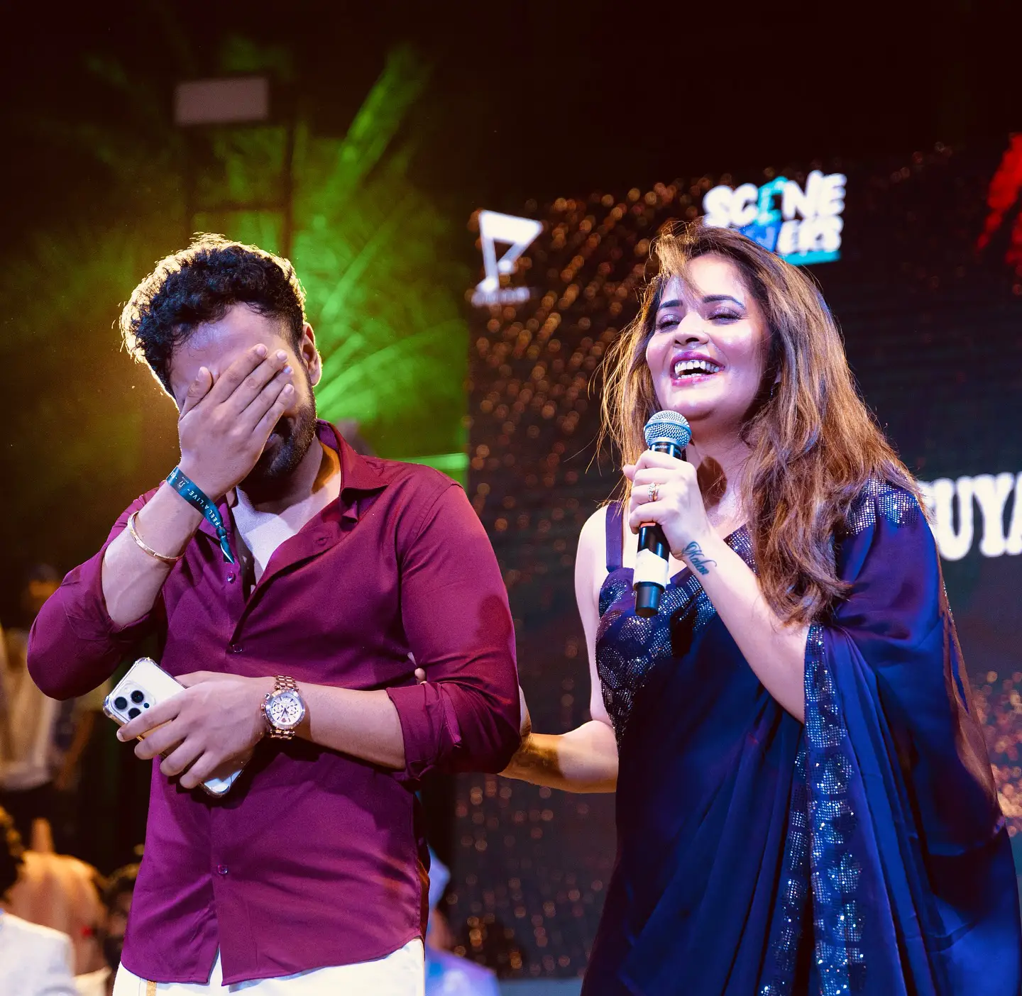 Anasuya Bharadwaj Super Dance on Stage with Saree Wear