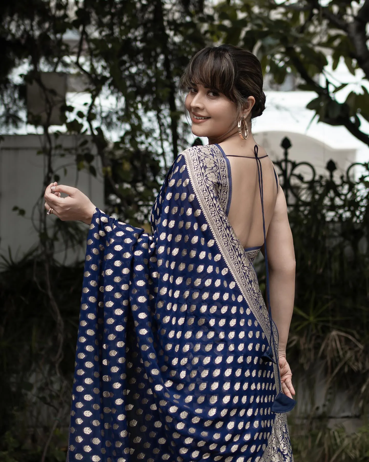 Anasuya Bharadwaj Cute Looks in Saree