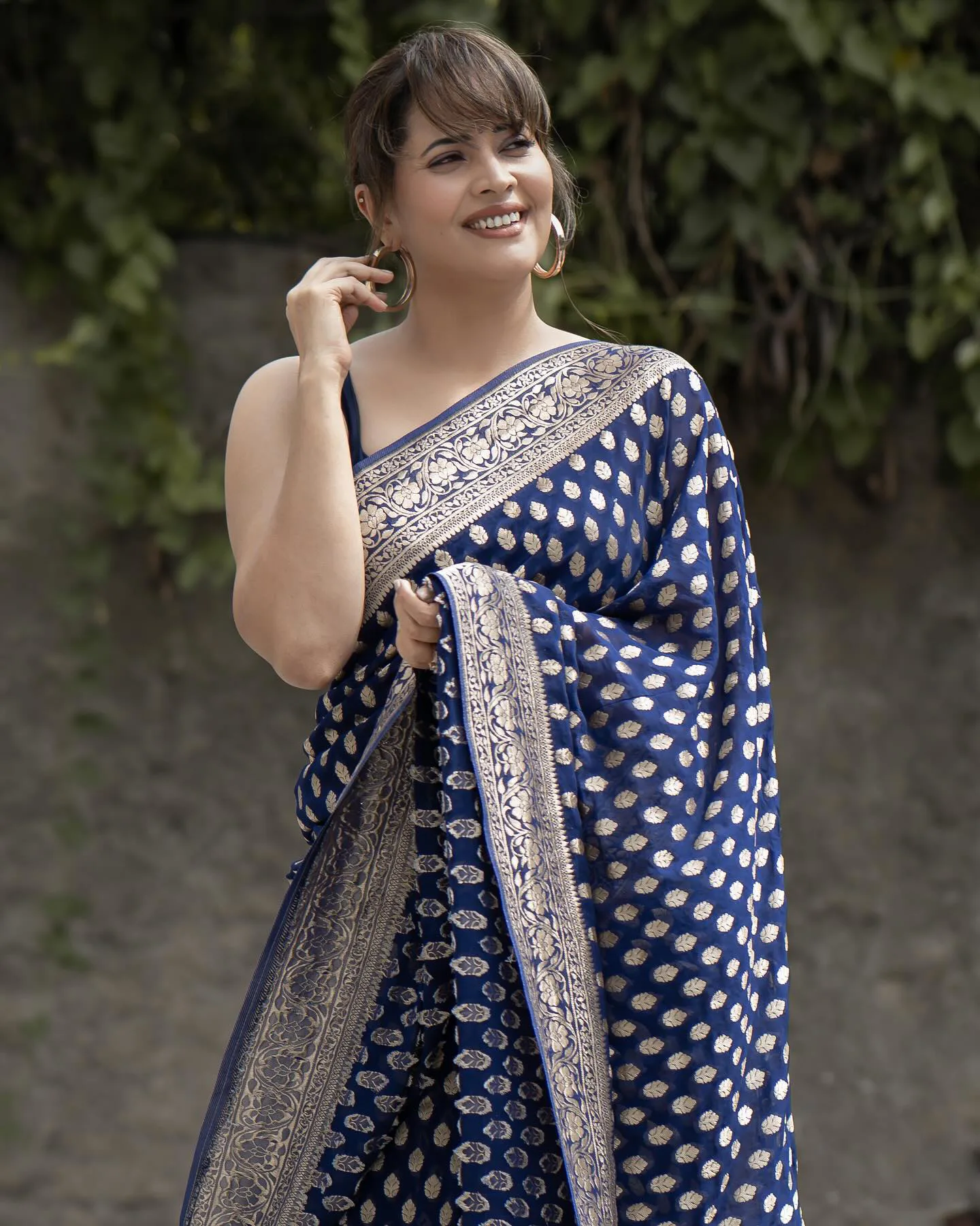 Anasuya Bharadwaj Cute Looks in Saree