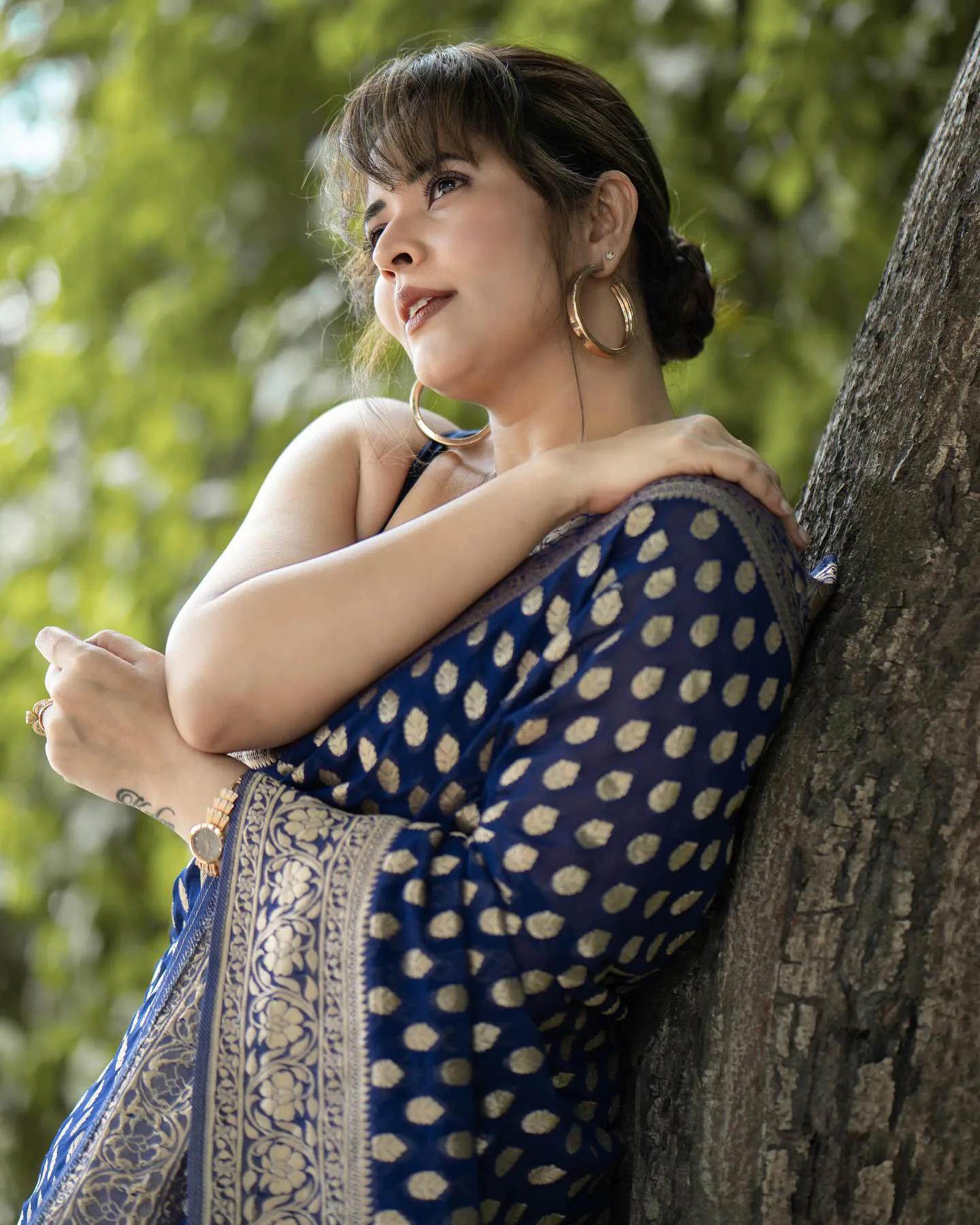 Anasuya Bharadwaj Cute Looks in Saree