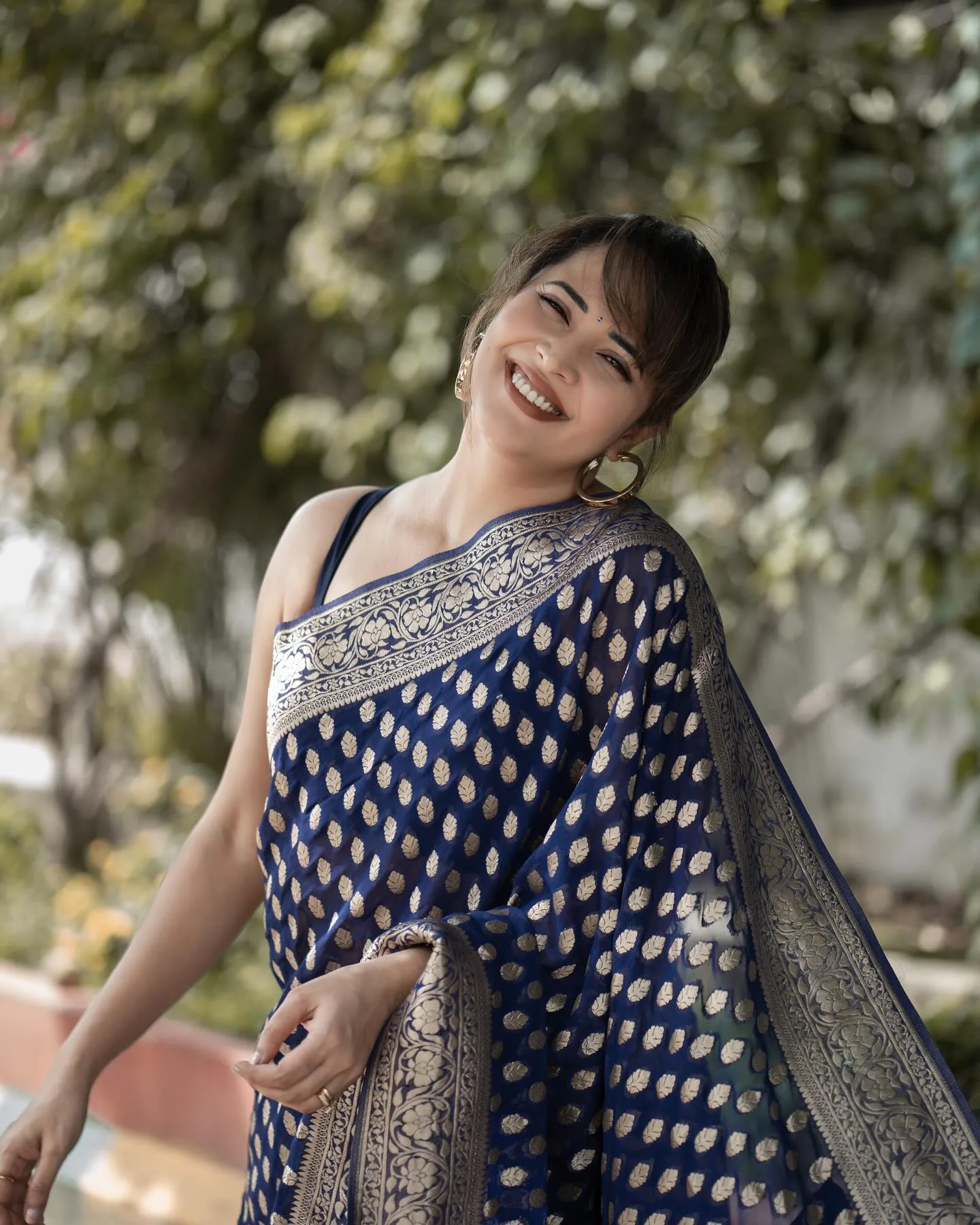Anasuya Bharadwaj Cute Looks in Saree