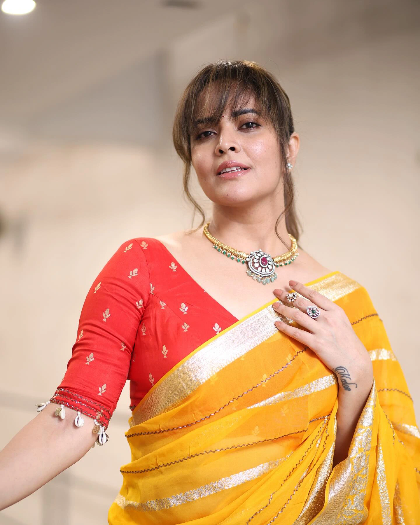 Anasuya Bharadwaj Stunning Looks in Saree