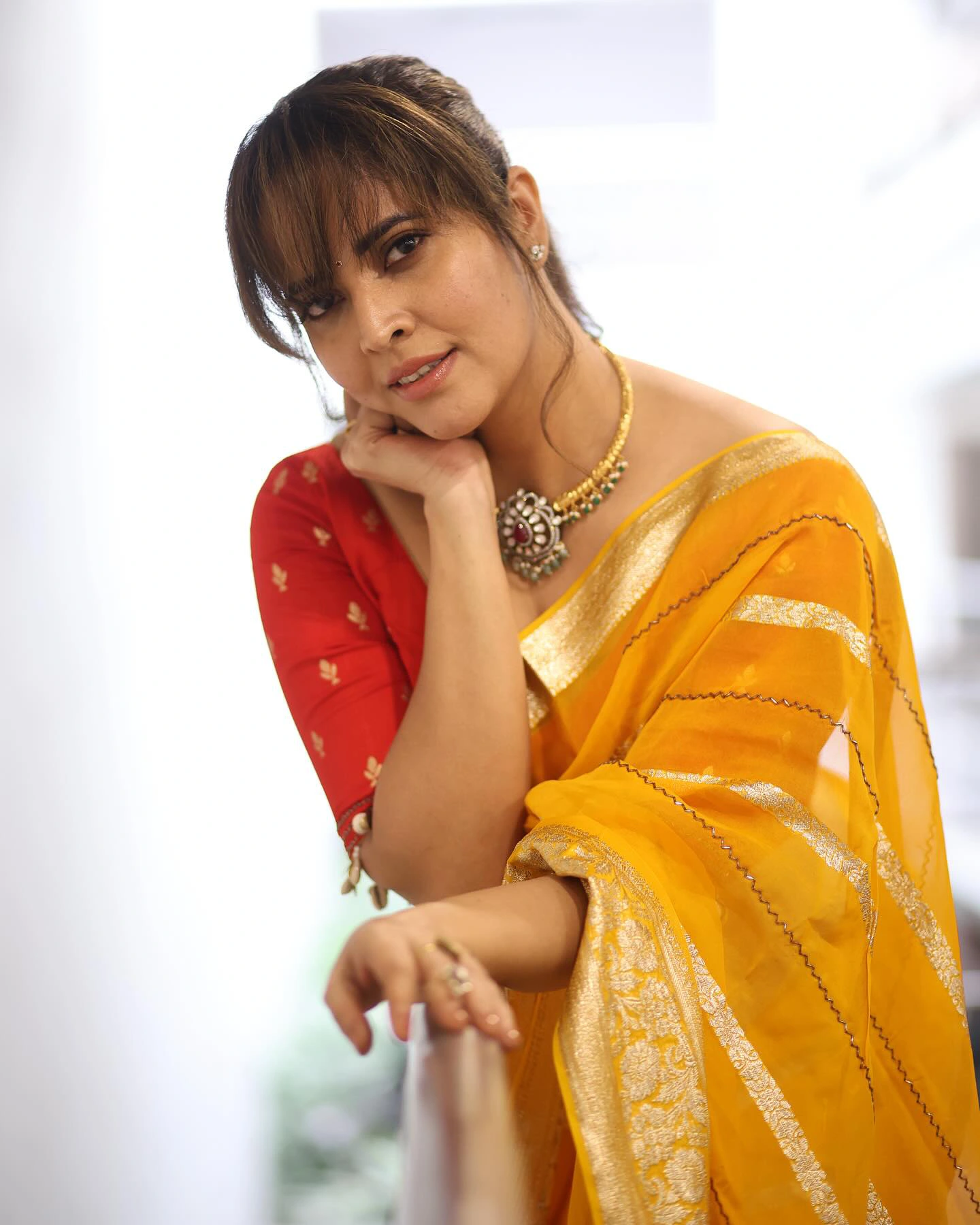 Anasuya Bharadwaj Stunning Looks in Saree