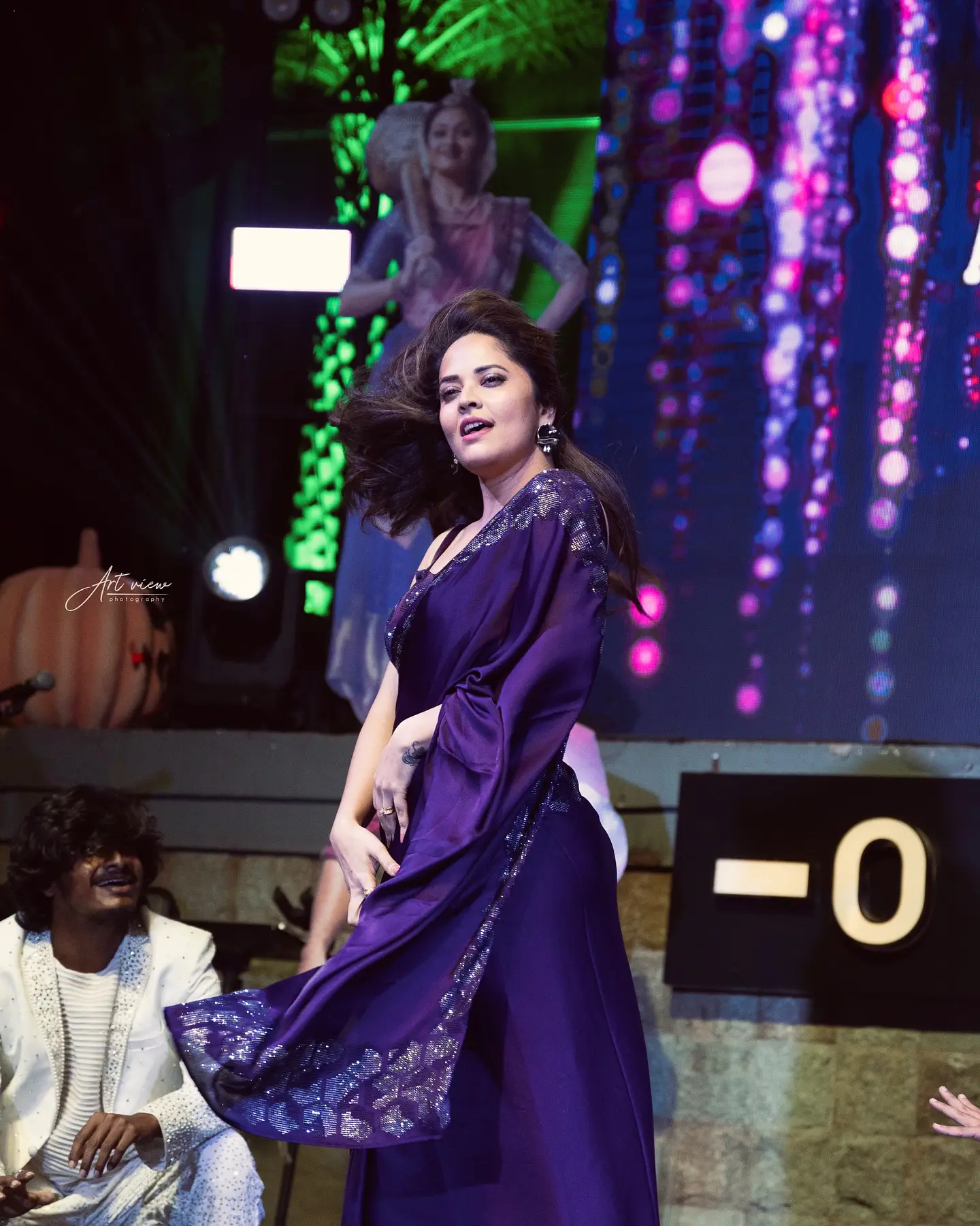 Anasuya Bharadwaj Super Dance on Stage with Saree Wear