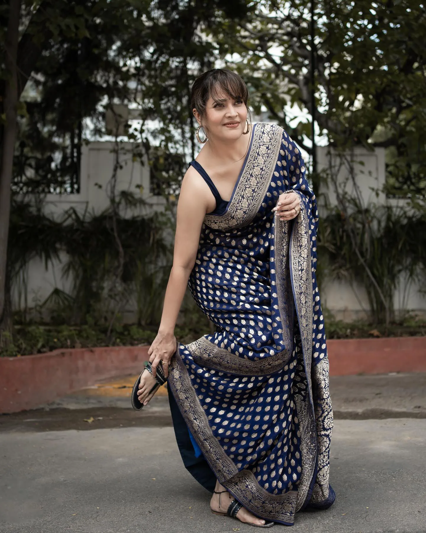 Anasuya Bharadwaj Cute Looks in Saree