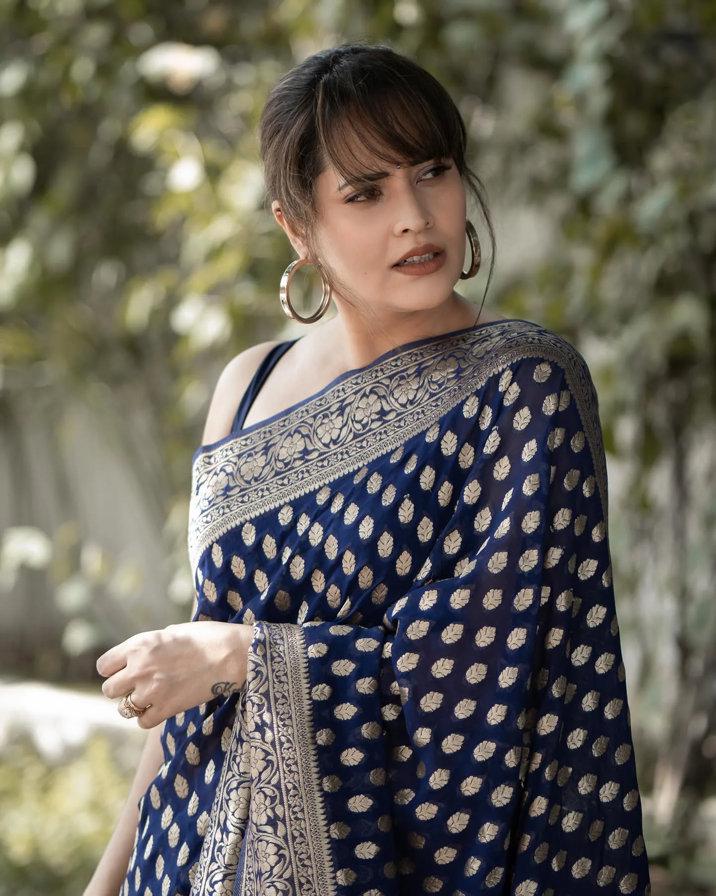 Anasuya Bharadwaj Cute Looks in Saree