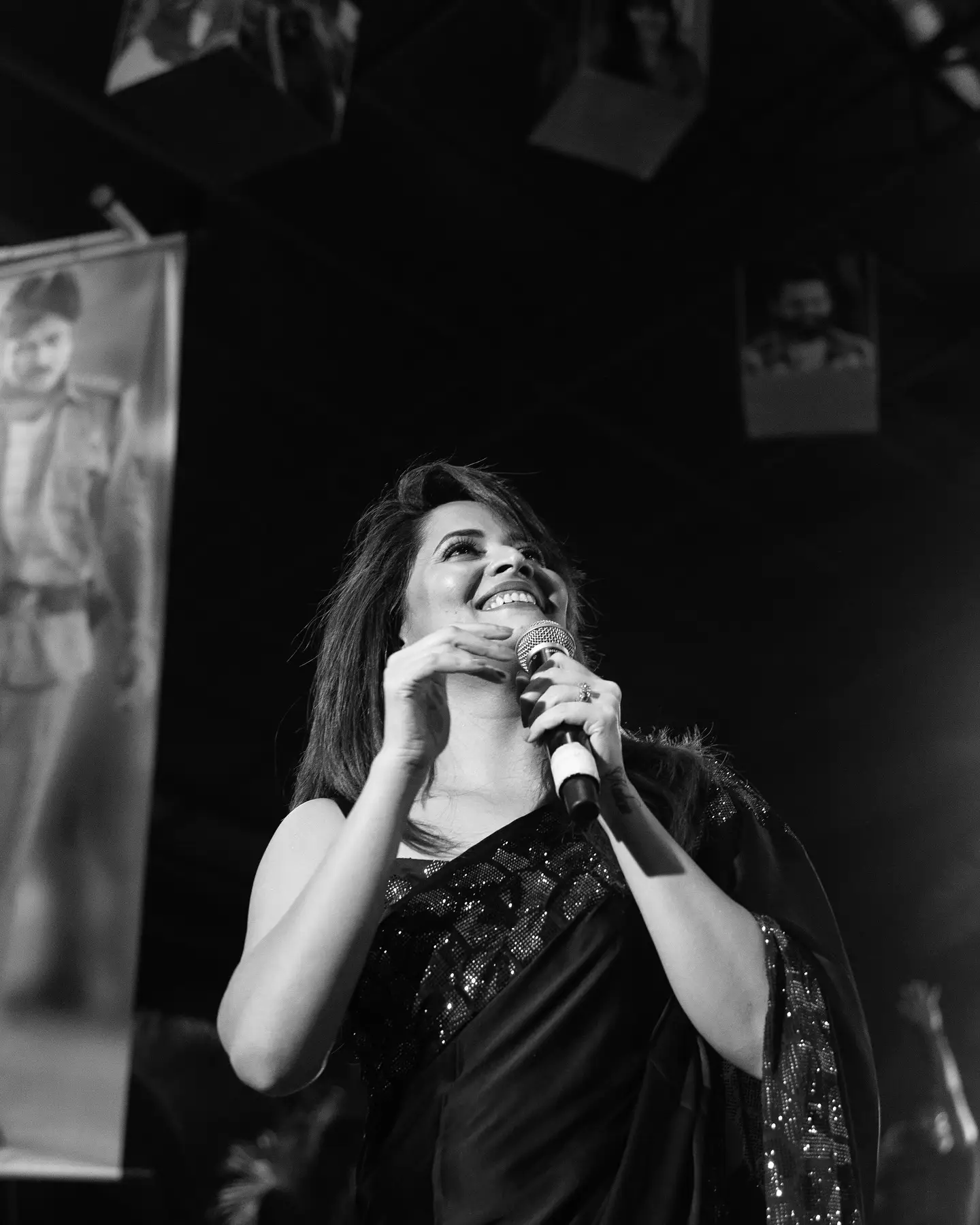 Anasuya Bharadwaj Super Dance on Stage with Saree Wear