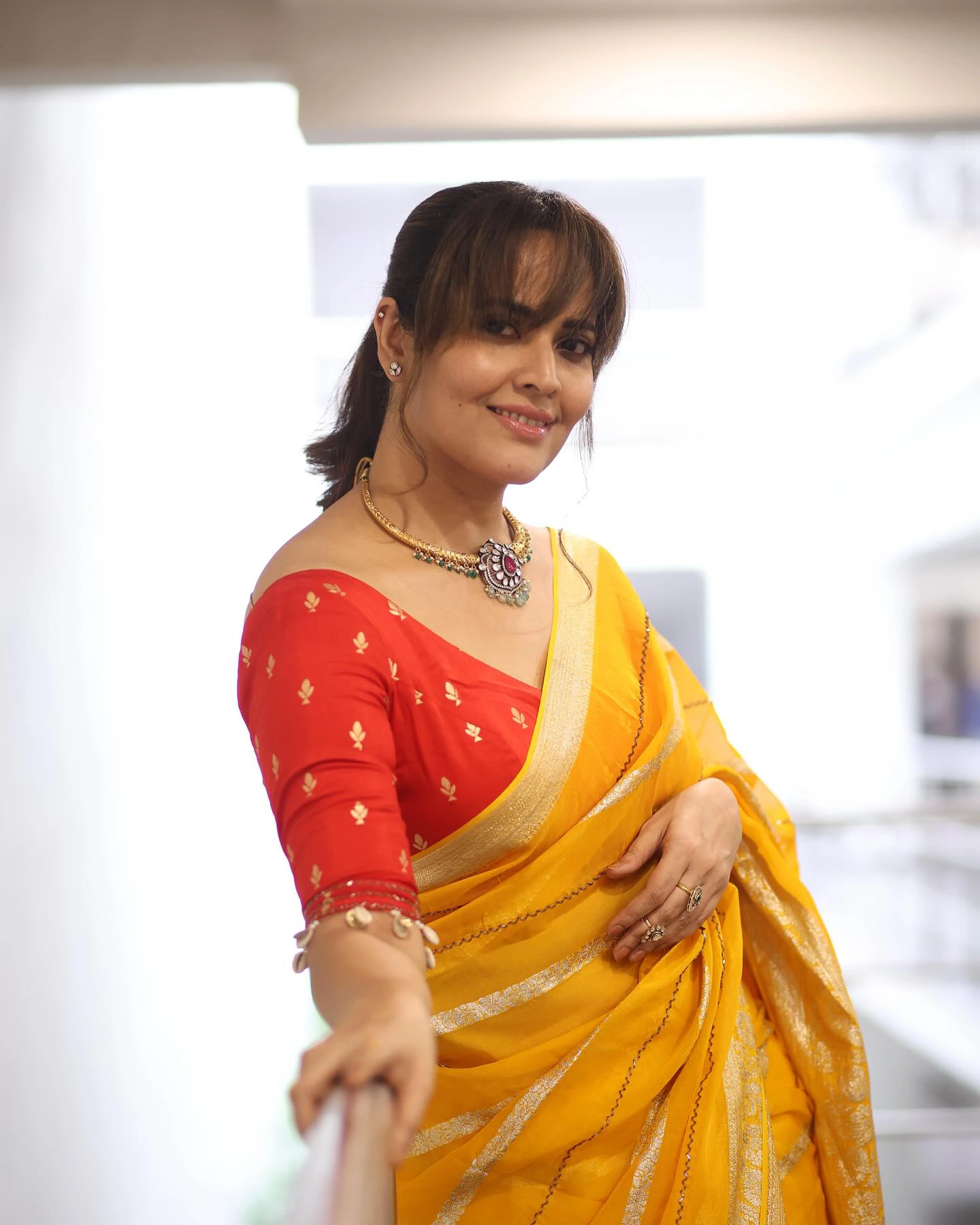 Anasuya Bharadwaj Stunning Looks in Saree