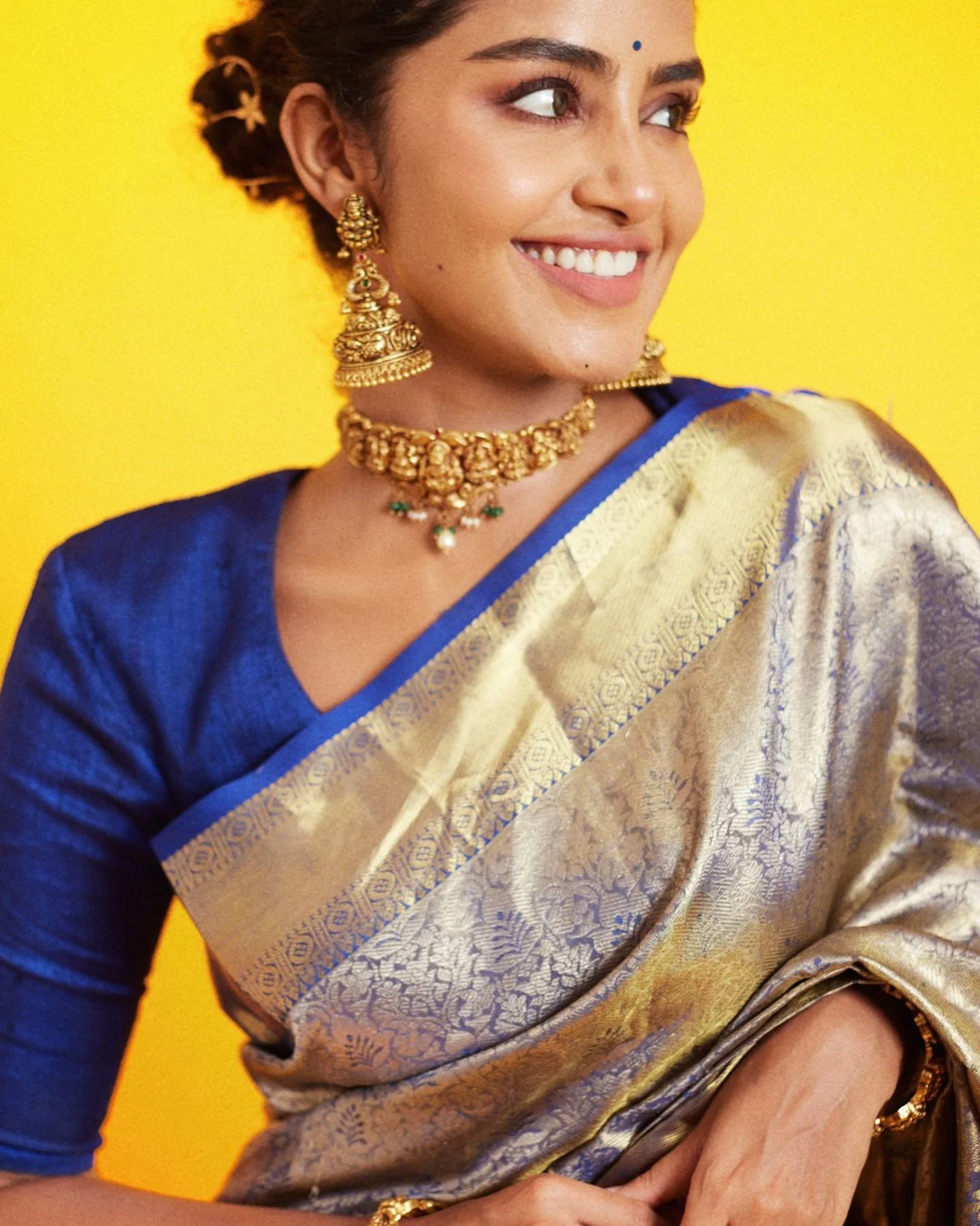 Anupama Parameswaran Awesome Looks in Saree