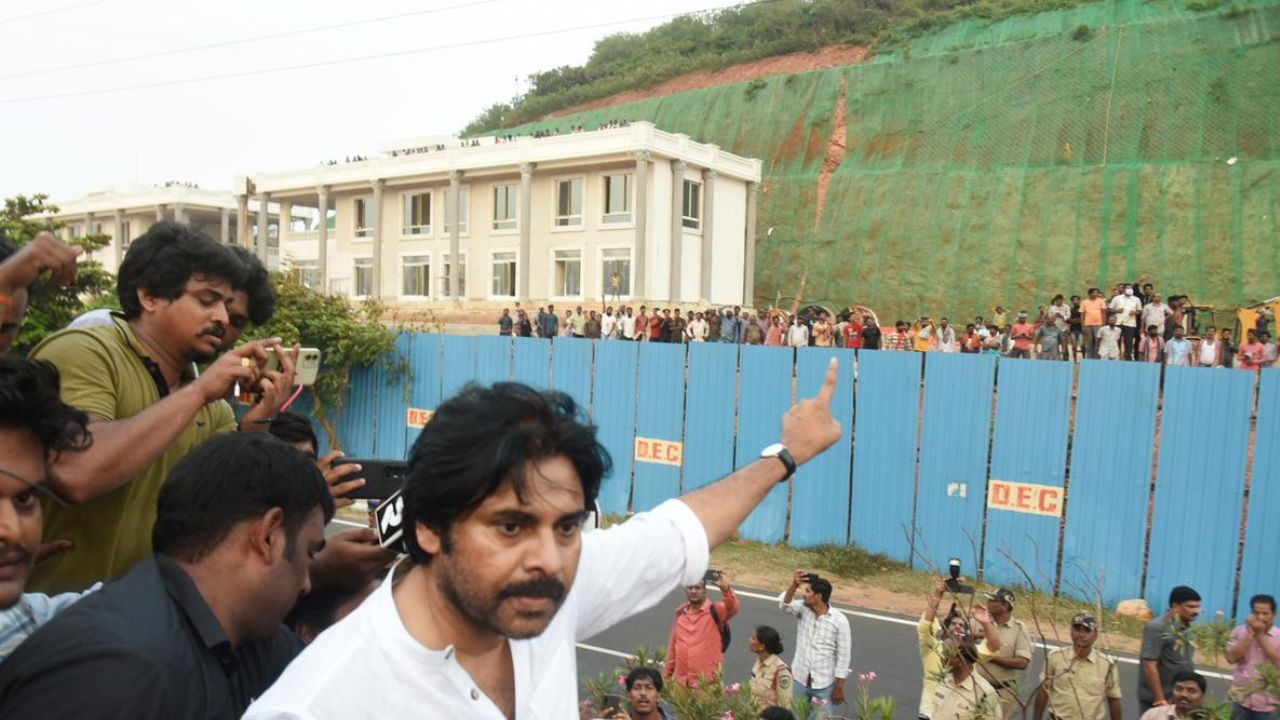 రుషికొండకు పవన్ వెళ్లొచ్చింది అందుకేనా? మరి నెక్ట్స్ ఏంటి? రుషికొండకు పవన్ వెళ్లొచ్చింది అందుకేనా? మరి నెక్ట్స్ ఏంటి?