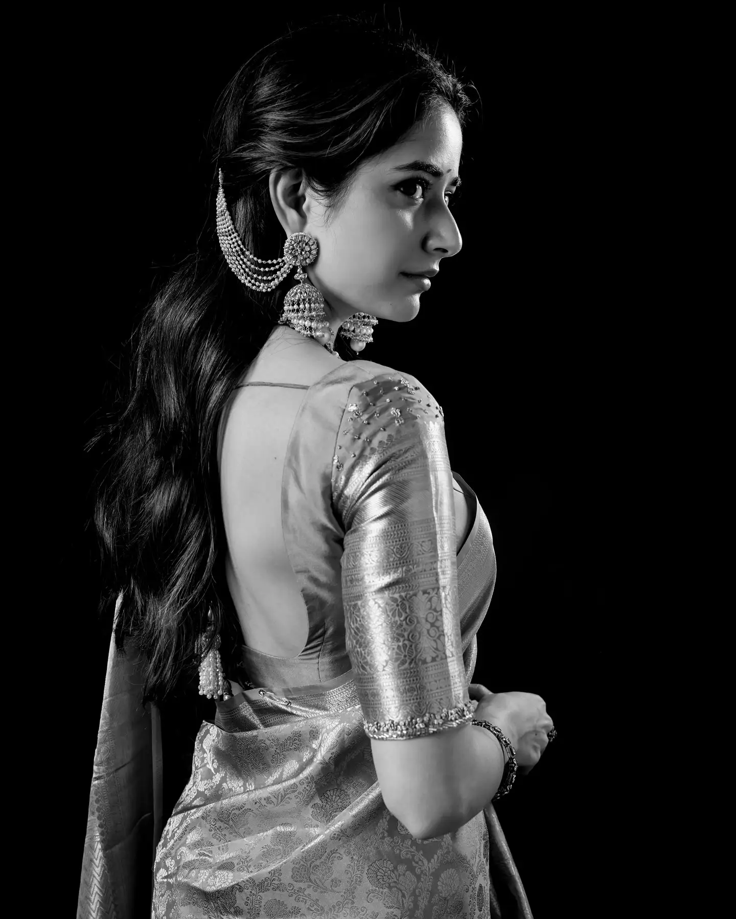 Ashika Ranganath Shines in Silk Saree
