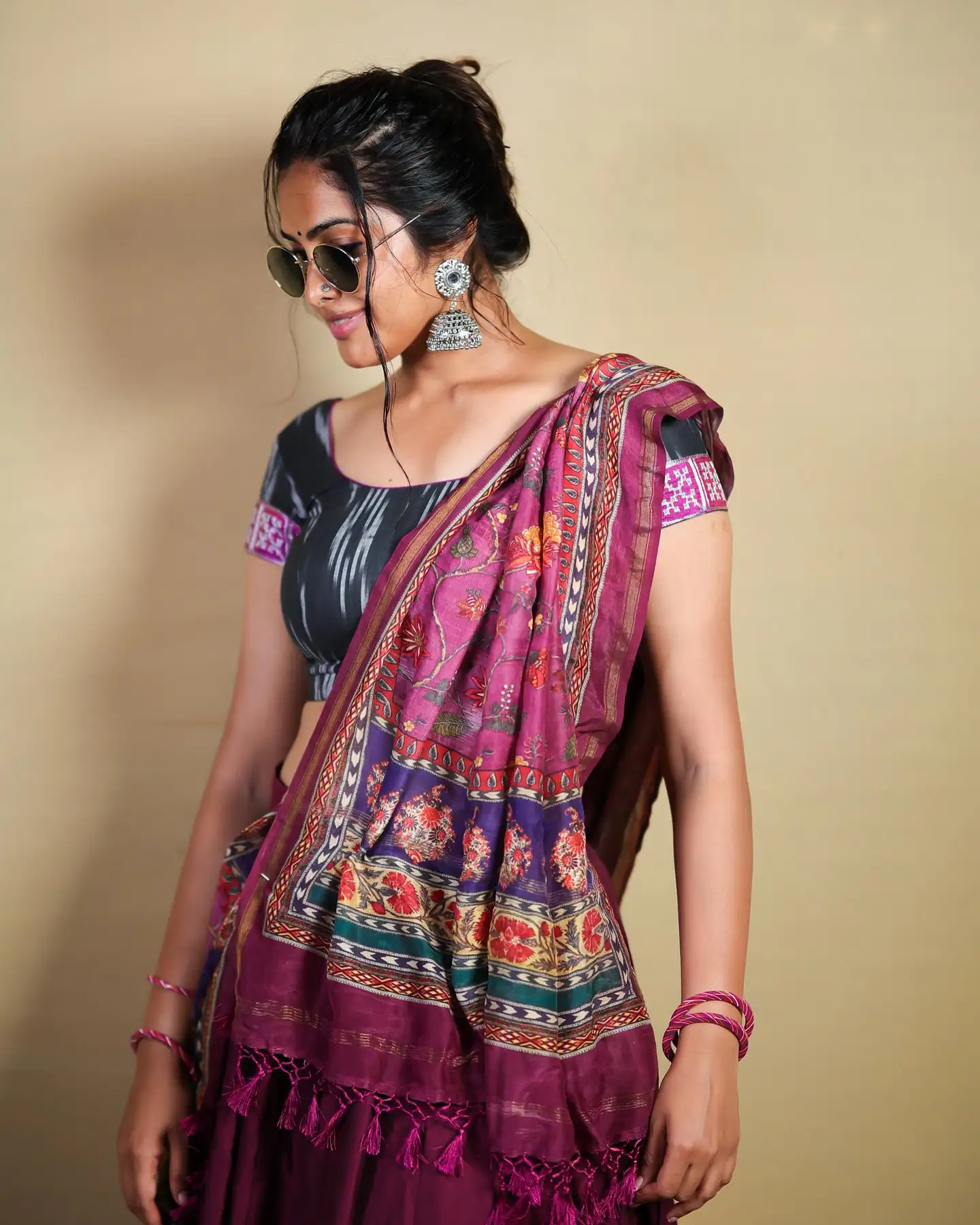 Actress Divi Playing Dandiya on Dasara