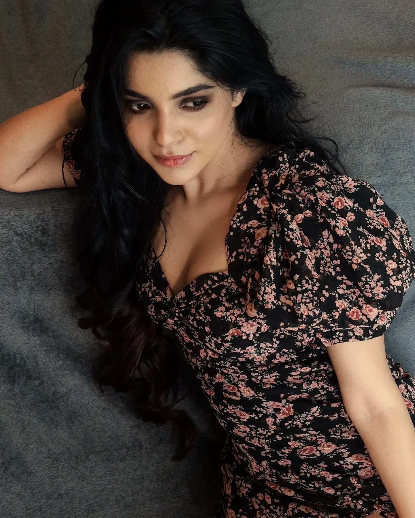 Divya Bharathi Sizzling Photos