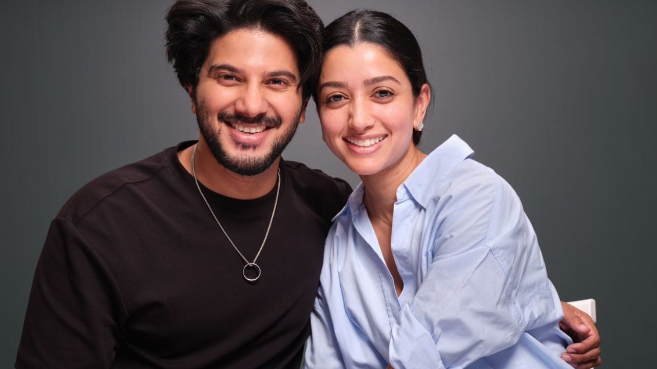 Dulquer Salmaan : తన లవ్ స్టోరీ చెప్పిన దుల్కర్ సల్మాన్.. స్కూల్ జూనియర్ కి ఫేస్ బుక్ లో మెసేజ్ పెట్టి.. Dulquer Salmaan : తన లవ్ స్టోరీ చెప్పిన దుల్కర్ సల్మాన్.. స్కూల్ జూనియర్ కి ఫేస్ బుక్ లో మెసేజ్ పెట్టి..