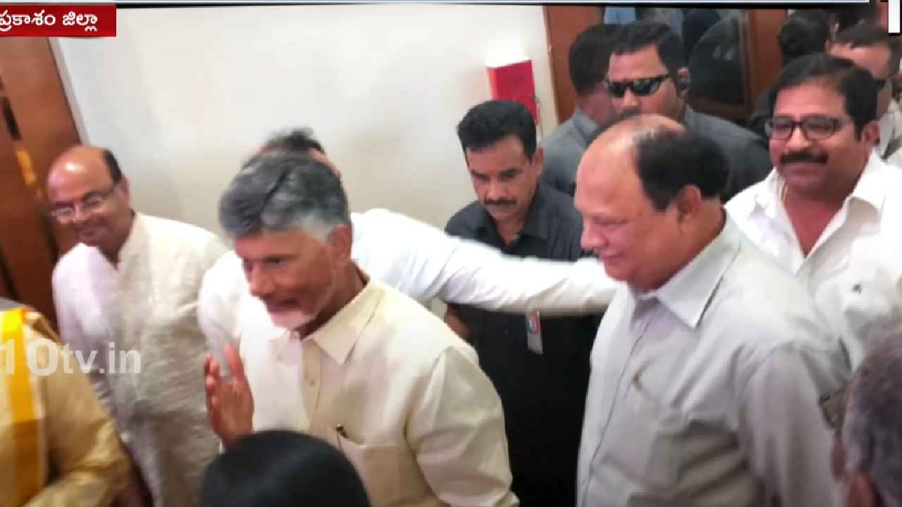 మనిషి ఇక్కడ, మనసు అక్కడ..! టీడీపీలో కరణం బలరాం చేరిక ఫైనల్ అయినట్లేనా? మనిషి ఇక్కడ, మనసు అక్కడ..! టీడీపీలో కరణం బలరాం చేరిక ఫైనల్ అయినట్లేనా?