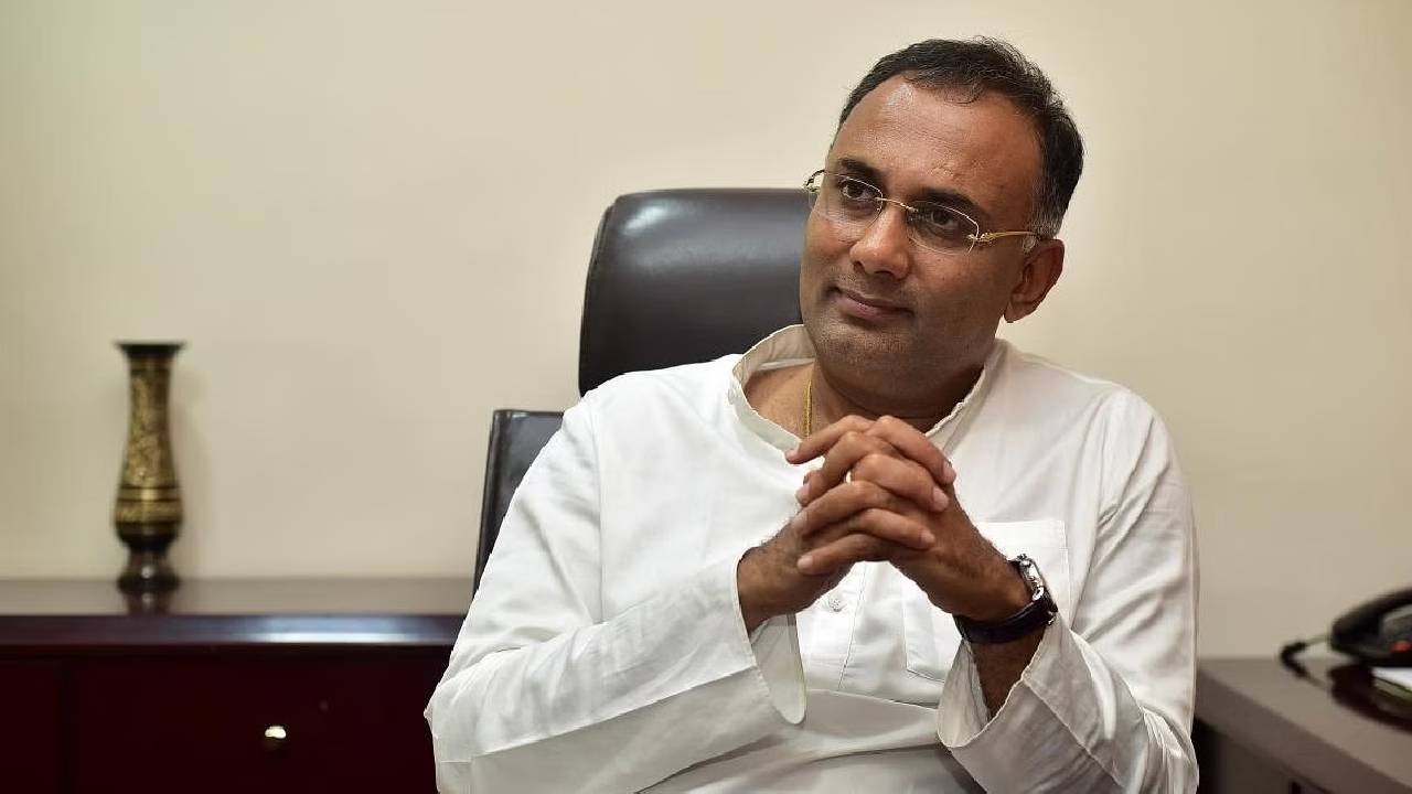 ఆయన గో మాంసం, ఈయనేమో పంది మాంసం తినేవారంటూ కాంగ్రెస్ నేత సంచలన కామెంట్స్ ఆయన గో మాంసం, ఈయనేమో పంది మాంసం తినేవారంటూ కాంగ్రెస్ నేత సంచలన కామెంట్స్