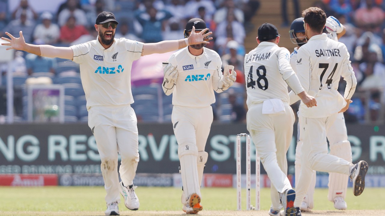 IND vs NZ : రెండో టెస్టులో భారత్ ఓటమి.. మరో మ్యాచ్ మిగిలి ఉండగానే సిరీస్ కైవసం చేసుకున్న న్యూజిలాండ్ IND vs NZ : రెండో టెస్టులో భారత్ ఓటమి.. మరో మ్యాచ్ మిగిలి ఉండగానే సిరీస్ కైవసం చేసుకున్న న్యూజిలాండ్
