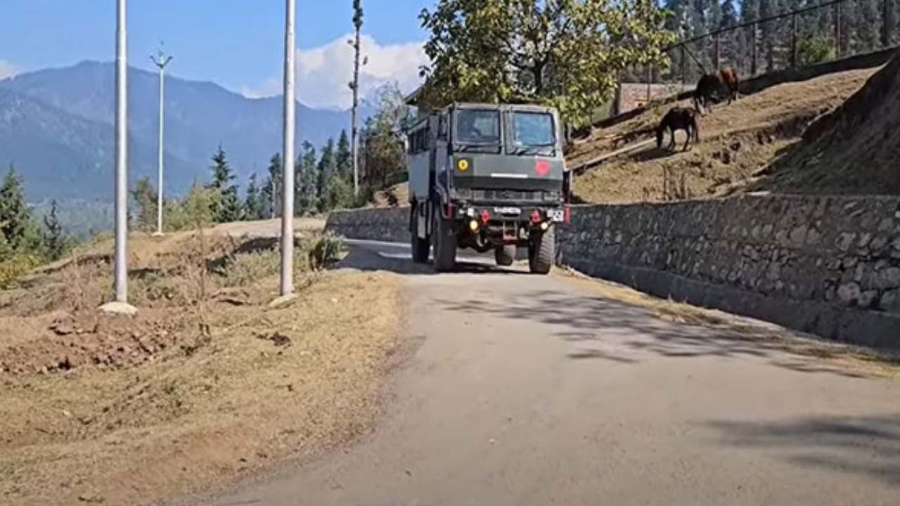 Jammu Kashmir: జమ్మూకశ్మీర్ లో ఫలితాలు వెలువడిన మరుసటిరోజే ఉగ్రవాదుల బరితెగింపు.. Jammu Kashmir: జమ్మూకశ్మీర్ లో ఫలితాలు వెలువడిన మరుసటిరోజే ఉగ్రవాదుల బరితెగింపు..